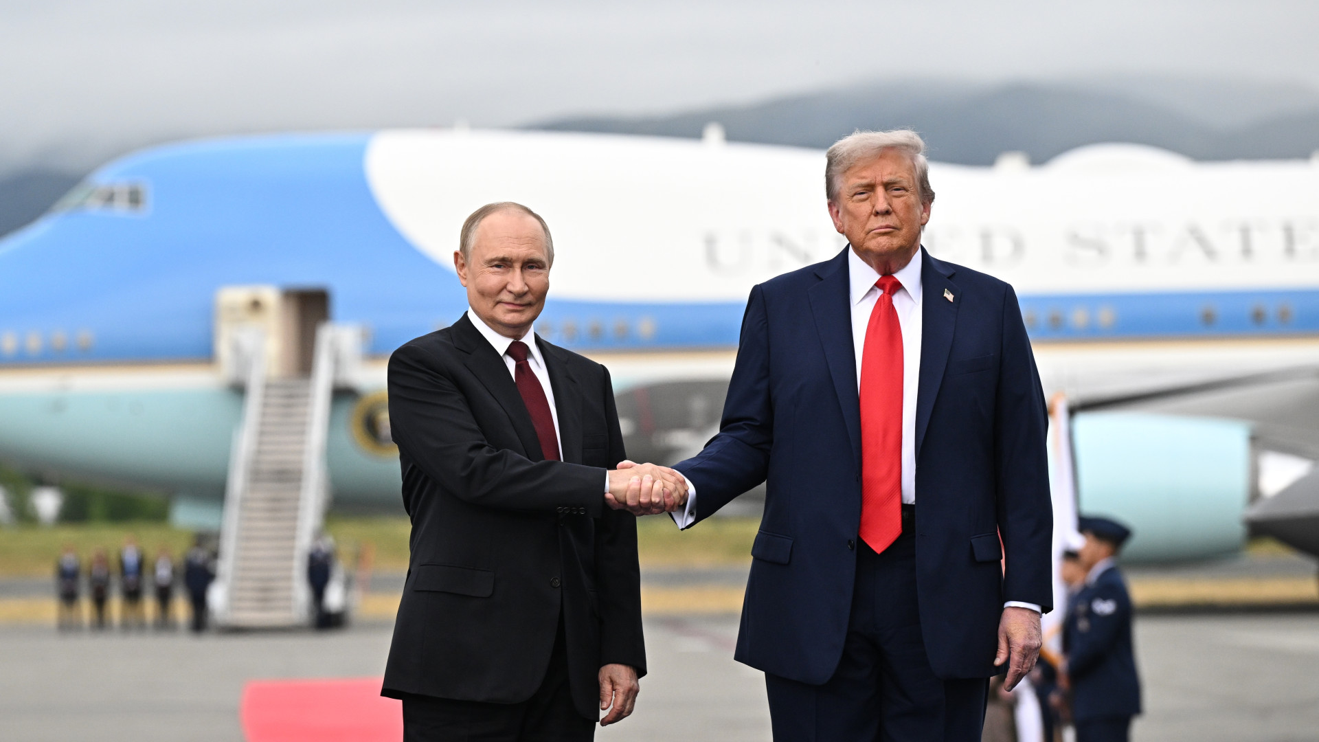 Trump ugyanazt csinálja Iránban, mint Putyin Ukrajnában? Kísérteties párhuzamokra hívják fel a figyelmet