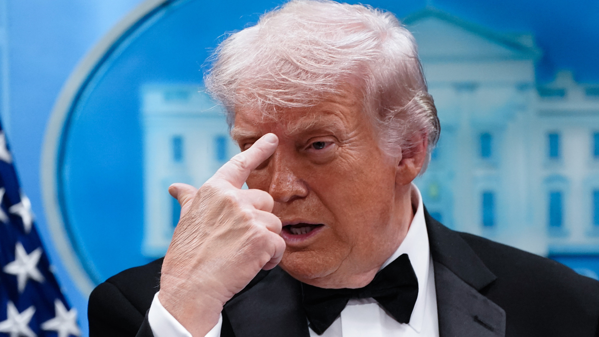 Janisz Varufakisz: Trump inkompetens és felelőtlen, amivel egy nagy világháborús bukást idéz fel