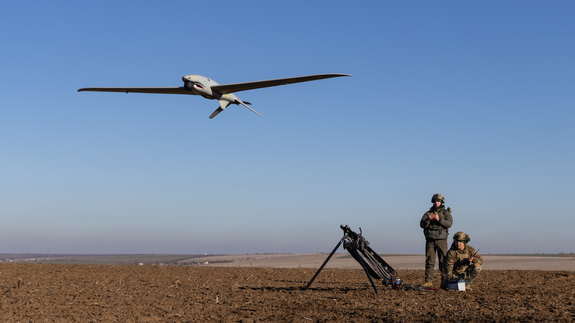Bemutatták a fegyvert, amely egy csapásra véget vethet a drónok aranykorának