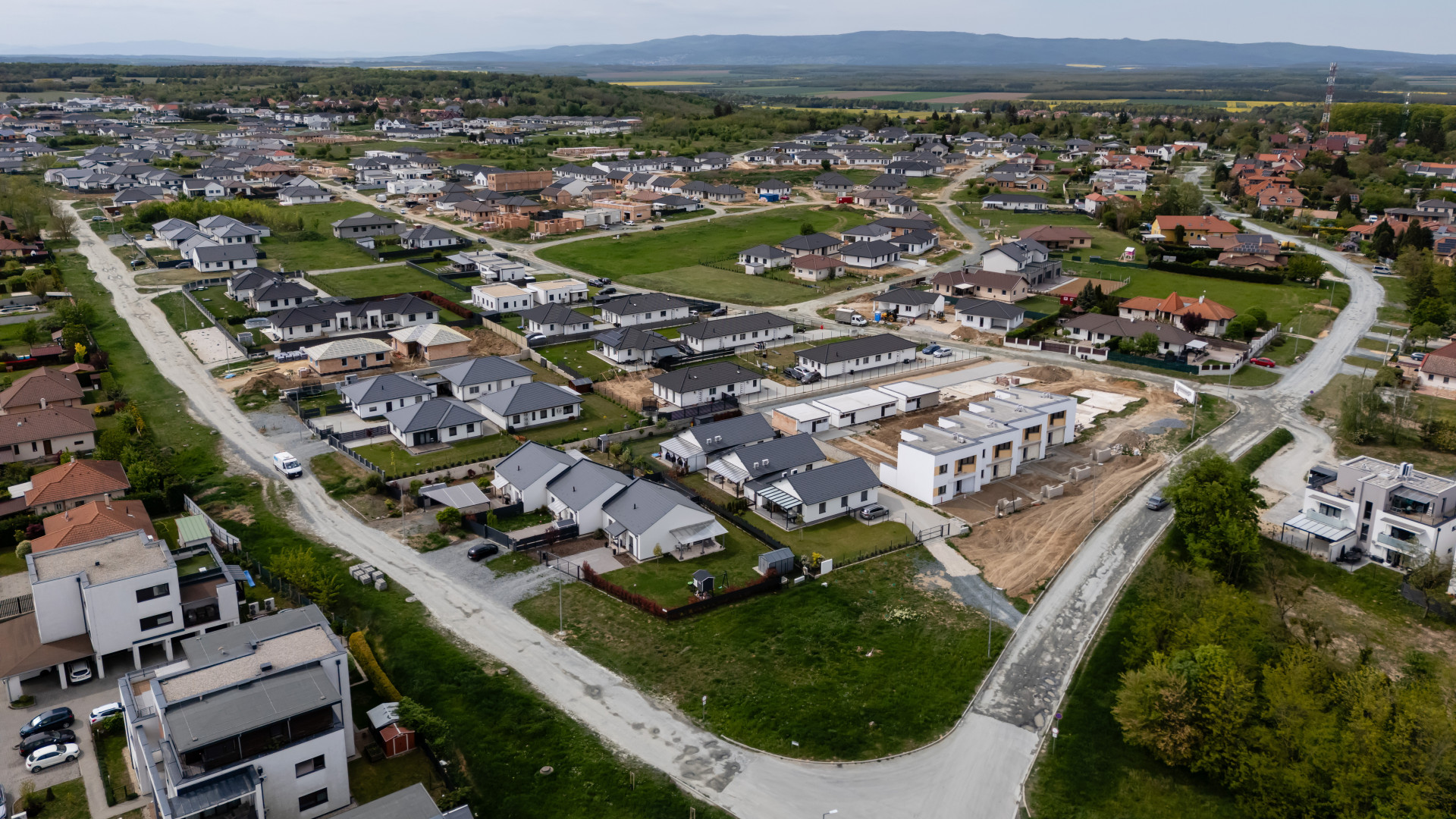 Azbesztkrízis: kísérleti jelleggel szüntetik meg a kiporzást egy kisebb szakaszon Szombathelyen