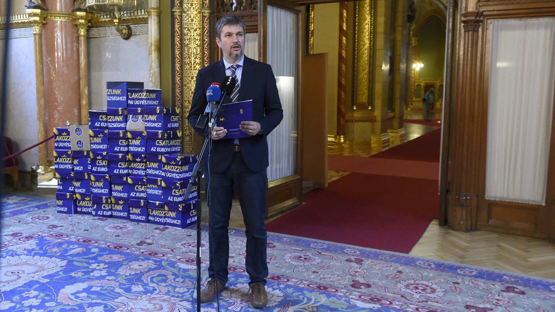 Itt a recept a szomszédból, hogyan lehetne felszámolni a korrupciót Magyarországon