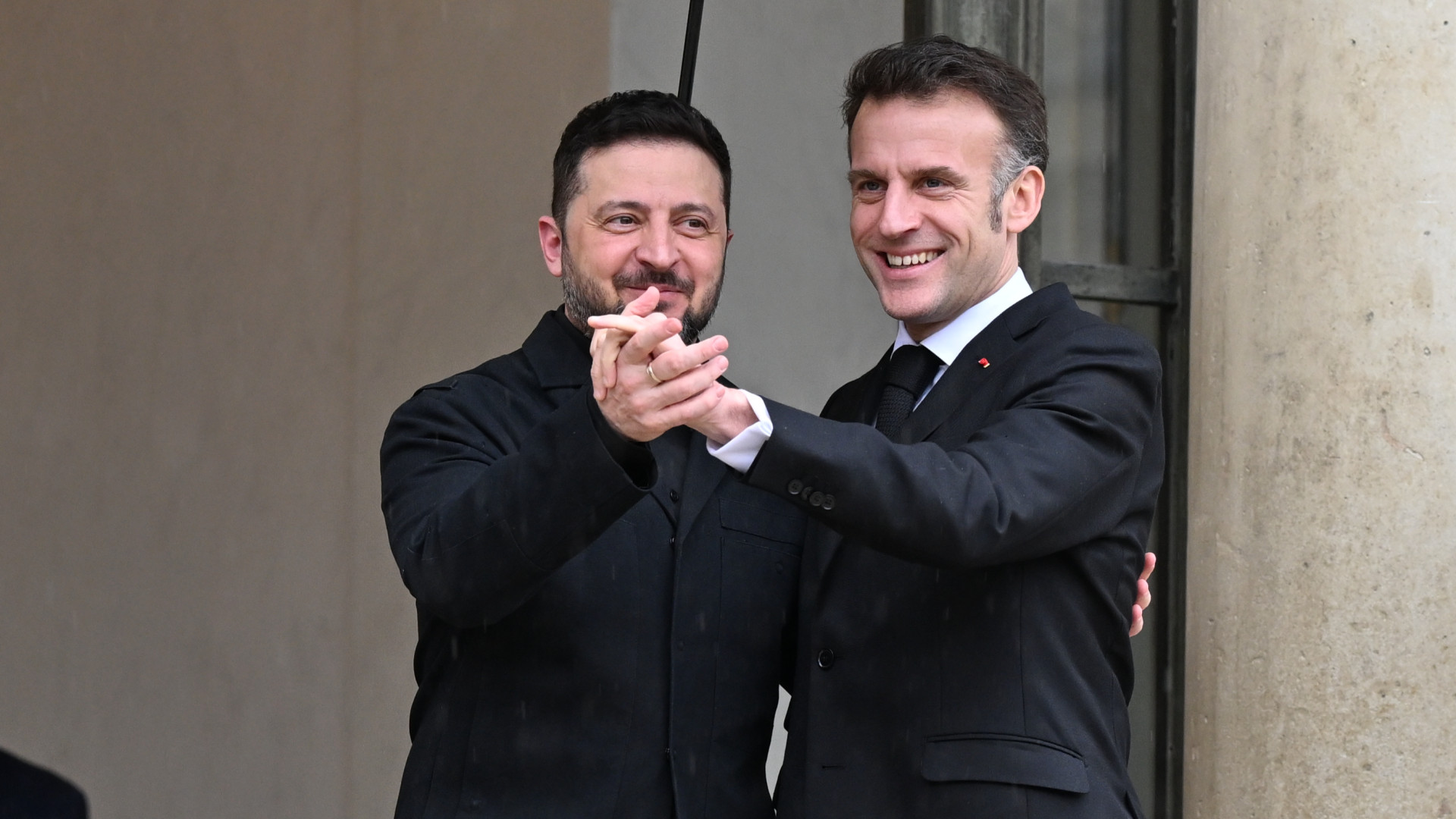 Macron már Zelenszkij oldalán mondta ki: minél előbb helyre kell állítani a Barátság kőolajvezetéket