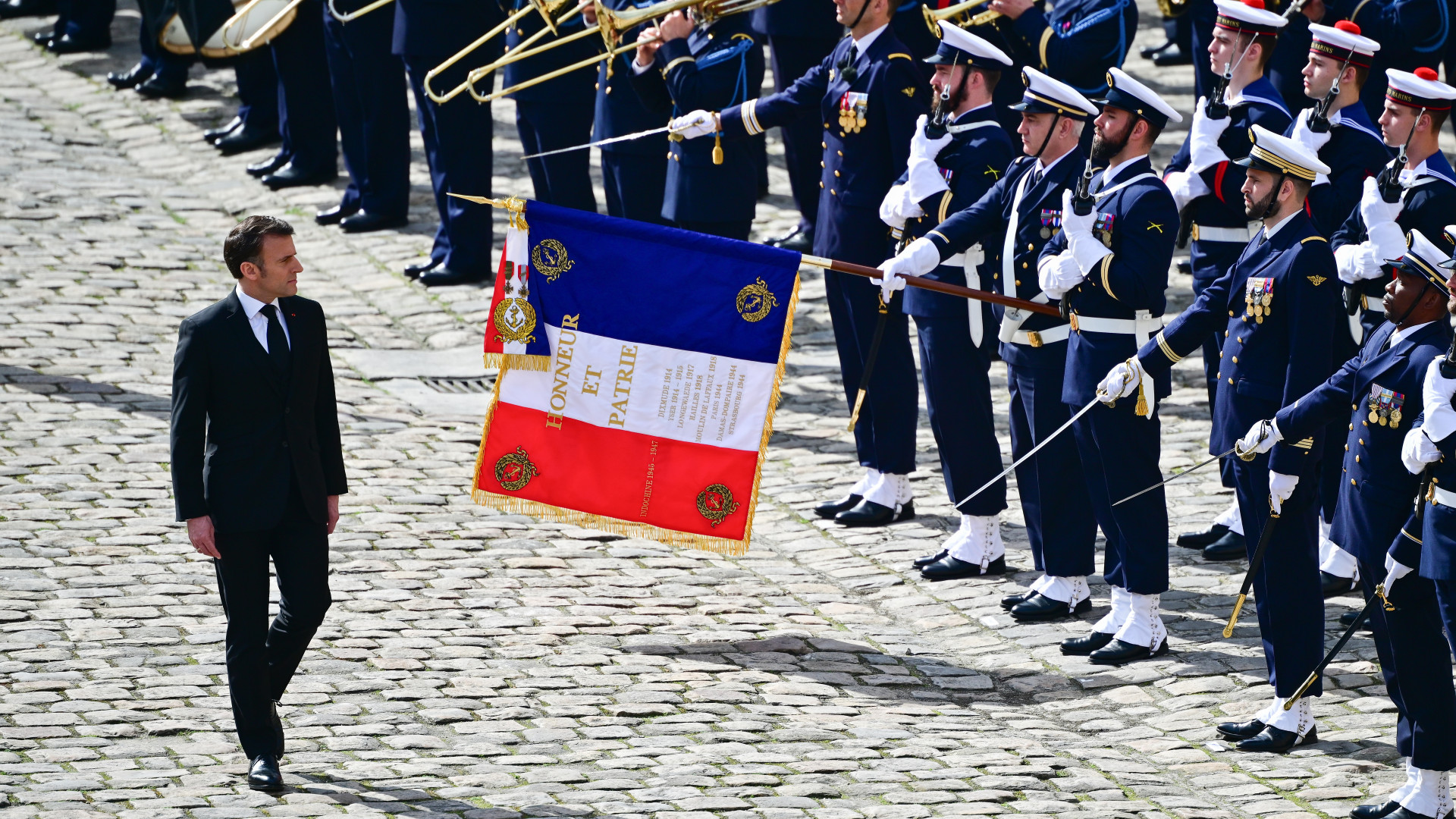 Drasztikus bejelentésekkel borzolja a kedélyeket Európa erős embere – Oroszország kezére játszhat Macron verbális ámokfutása?