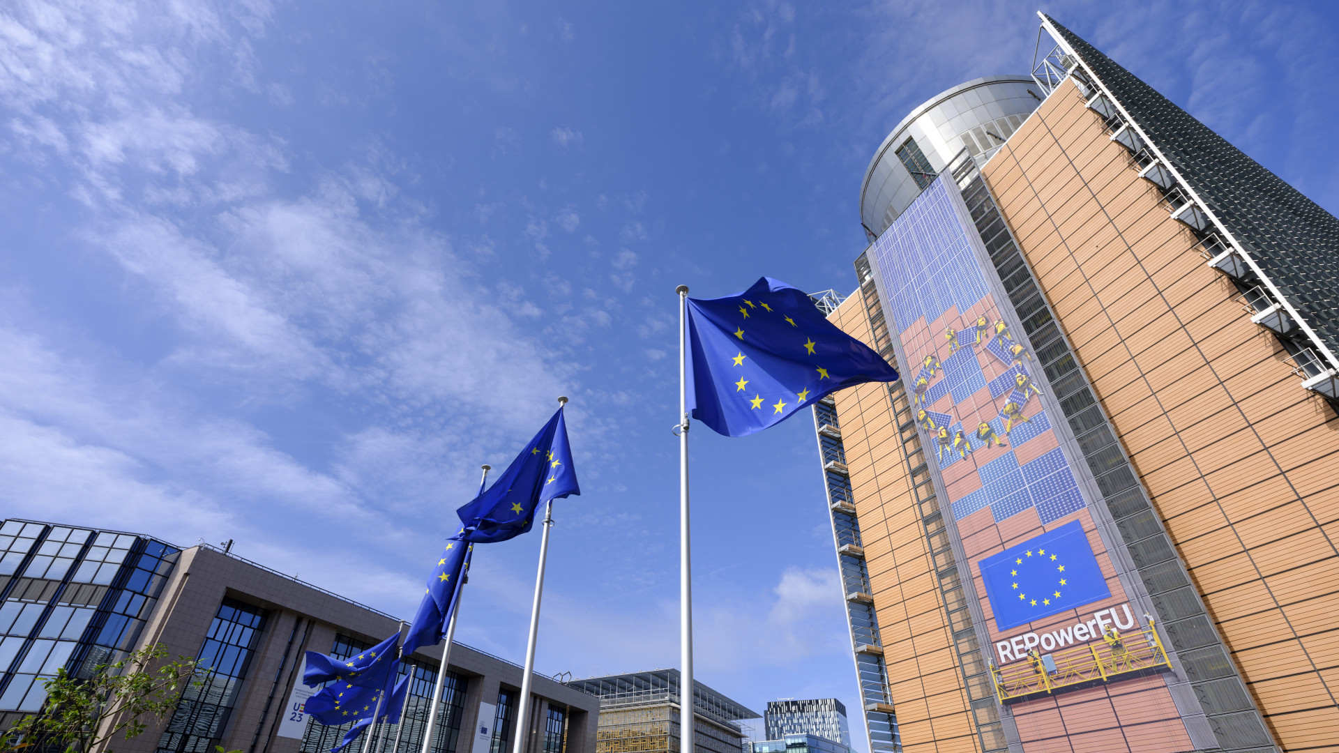 Jó hír jött Brüsszelből - Tovább osztogathat állami támogatásokat a magyar kormány