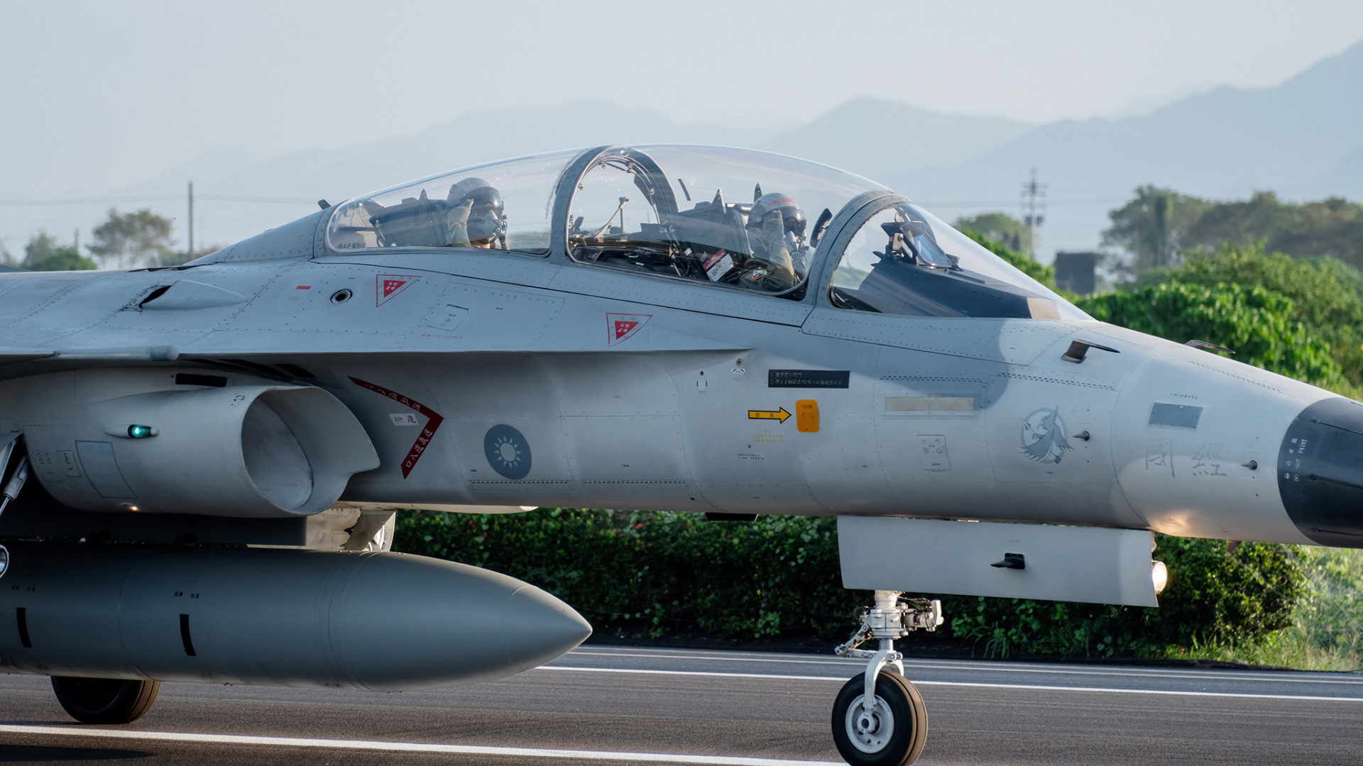 Titokzatos eszköz jelent meg az F-CK-1-eseken – Vajon mire készül a ROCAF? – Forrás: Portfolio.hu