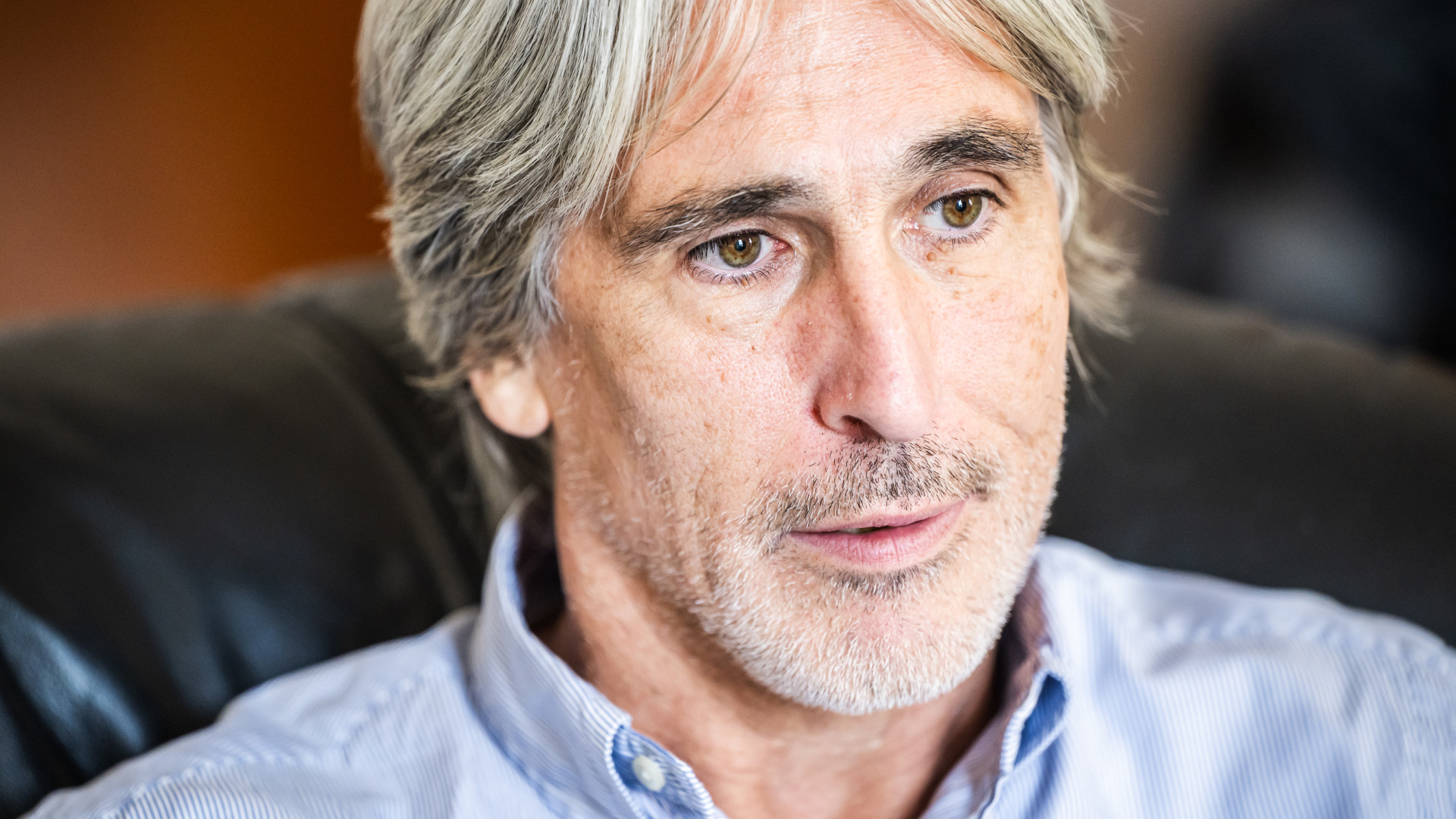 Három bankot is felvásárolt, most már a tőzsdére lépne a magyar közösségi bank