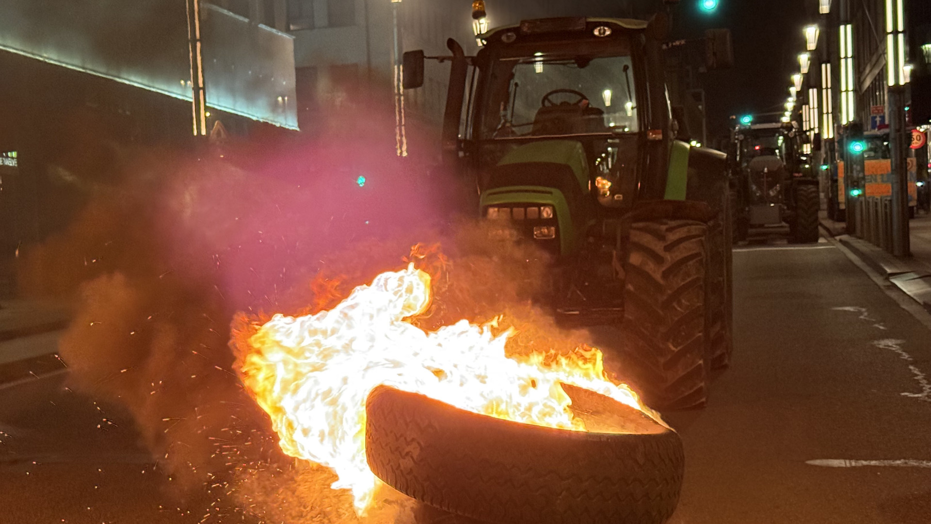 Magasra csapó lángokkal égő frusztráció az EU döntéshozóinak küszöbén