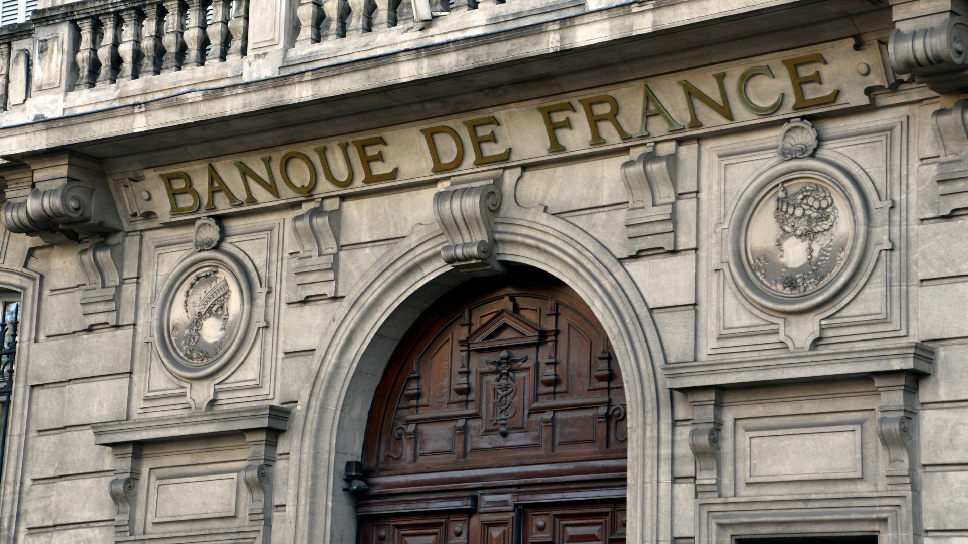 Figyelmeztetést adott ki a francia jegybank: a 2008-as pénzügyi válságot idézik egyes piaci jelek
