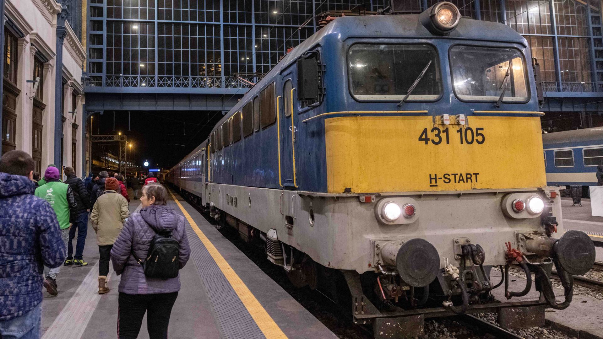 Csütörtöktől több ülőhellyel, hosszabb vonatokkal és plusz buszokkal közlekedik a MÁV