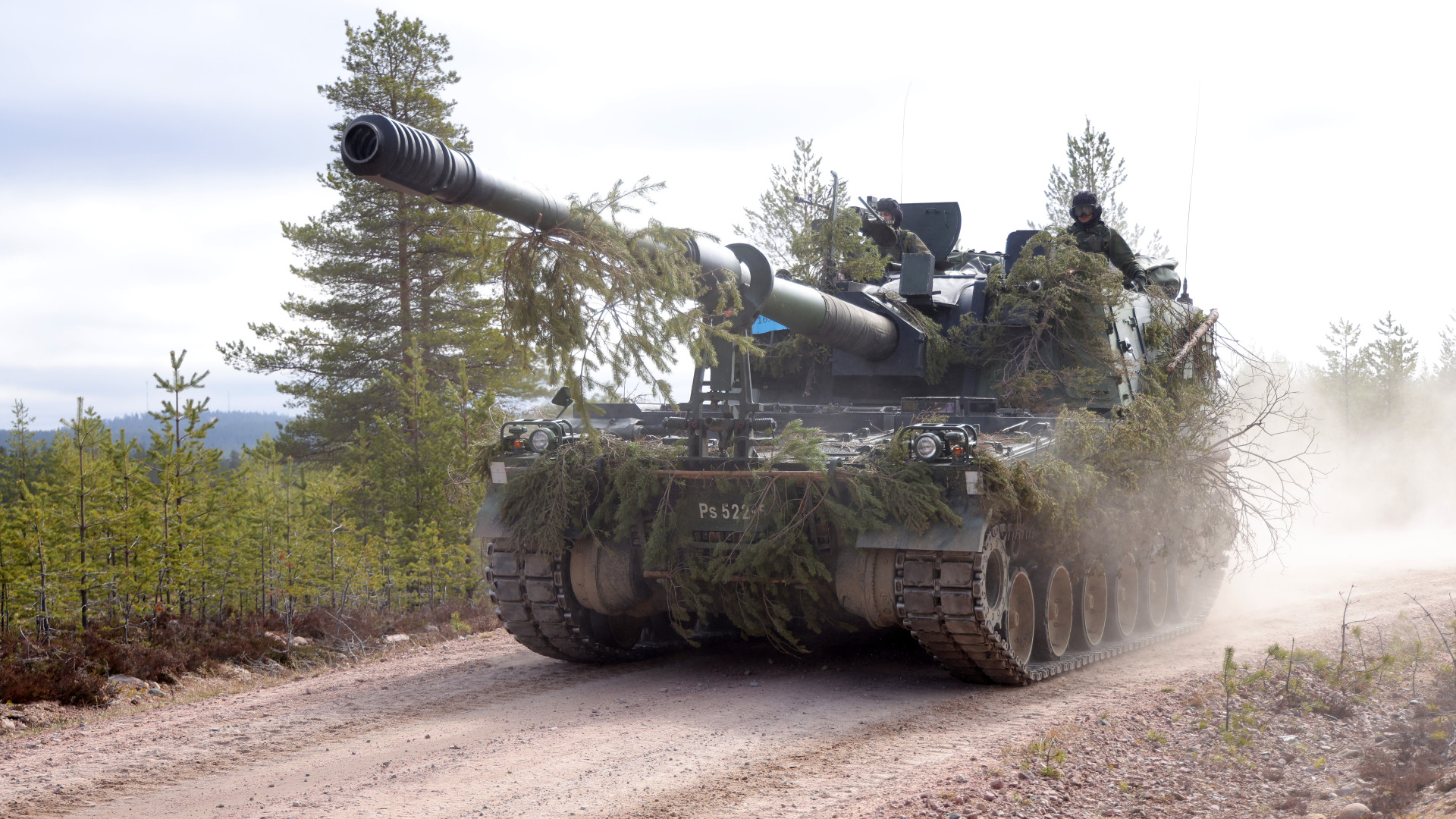 Hatalmas monstrum érkezik Magyarország szomszédjába: a távol-keleti gyárban rekordidő alatt rakták össze az új szuperfegyvert
