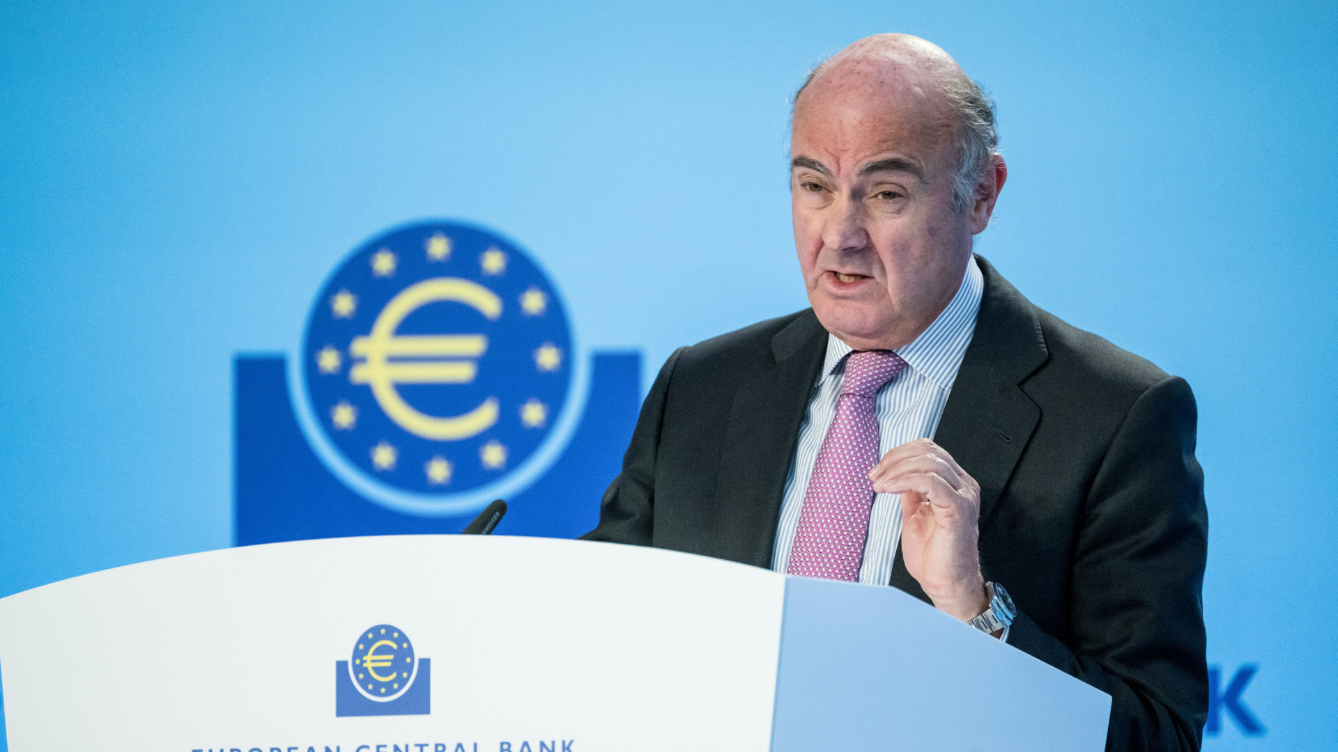 EKB-alelnök: nem adhatunk most engedményt a bankoknak