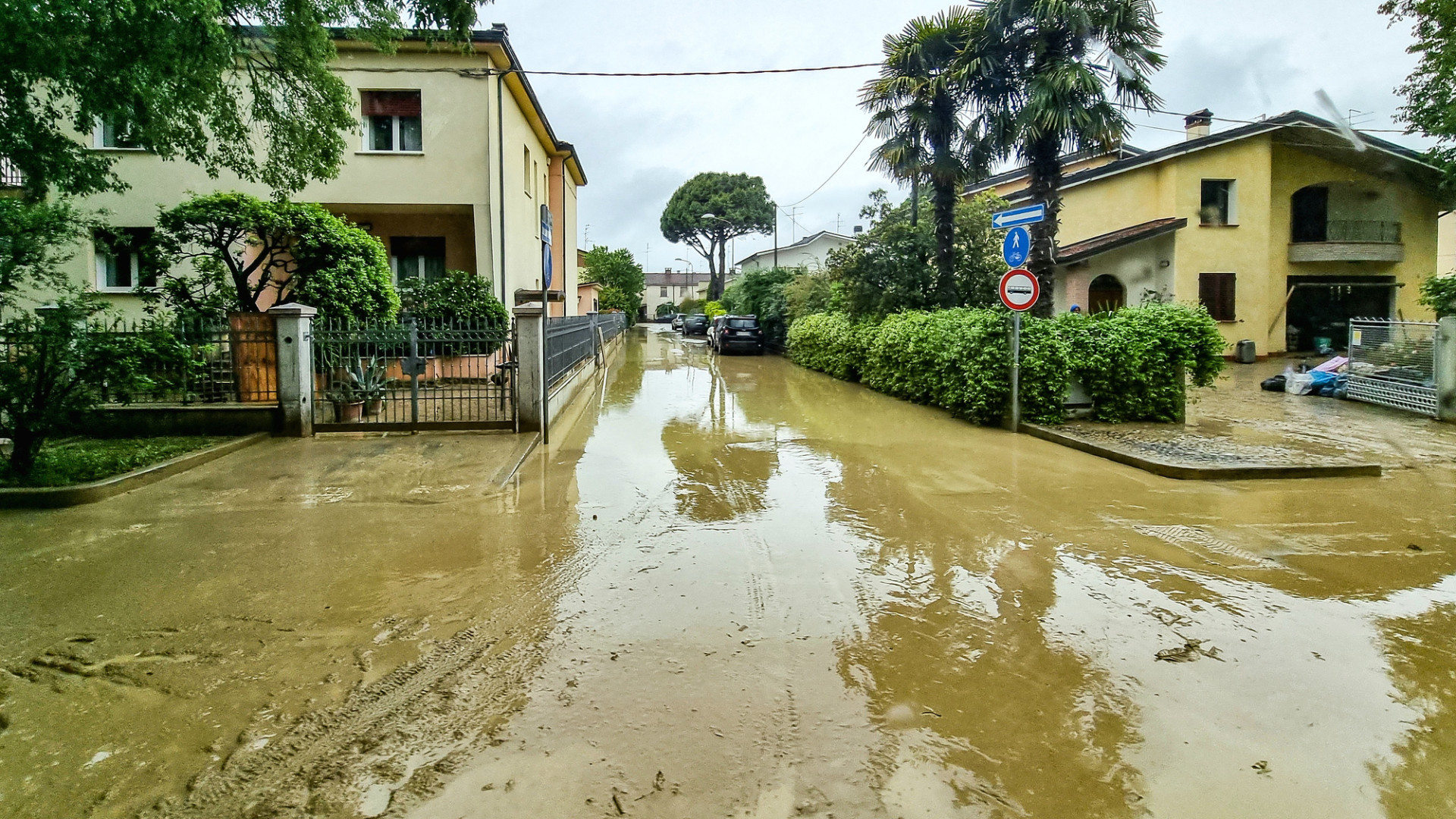 Riasztó jelentést közölt a nemzetközi szervezet: eladhatatlanná válhatnak az ingatlanok, ha ez így megy tovább