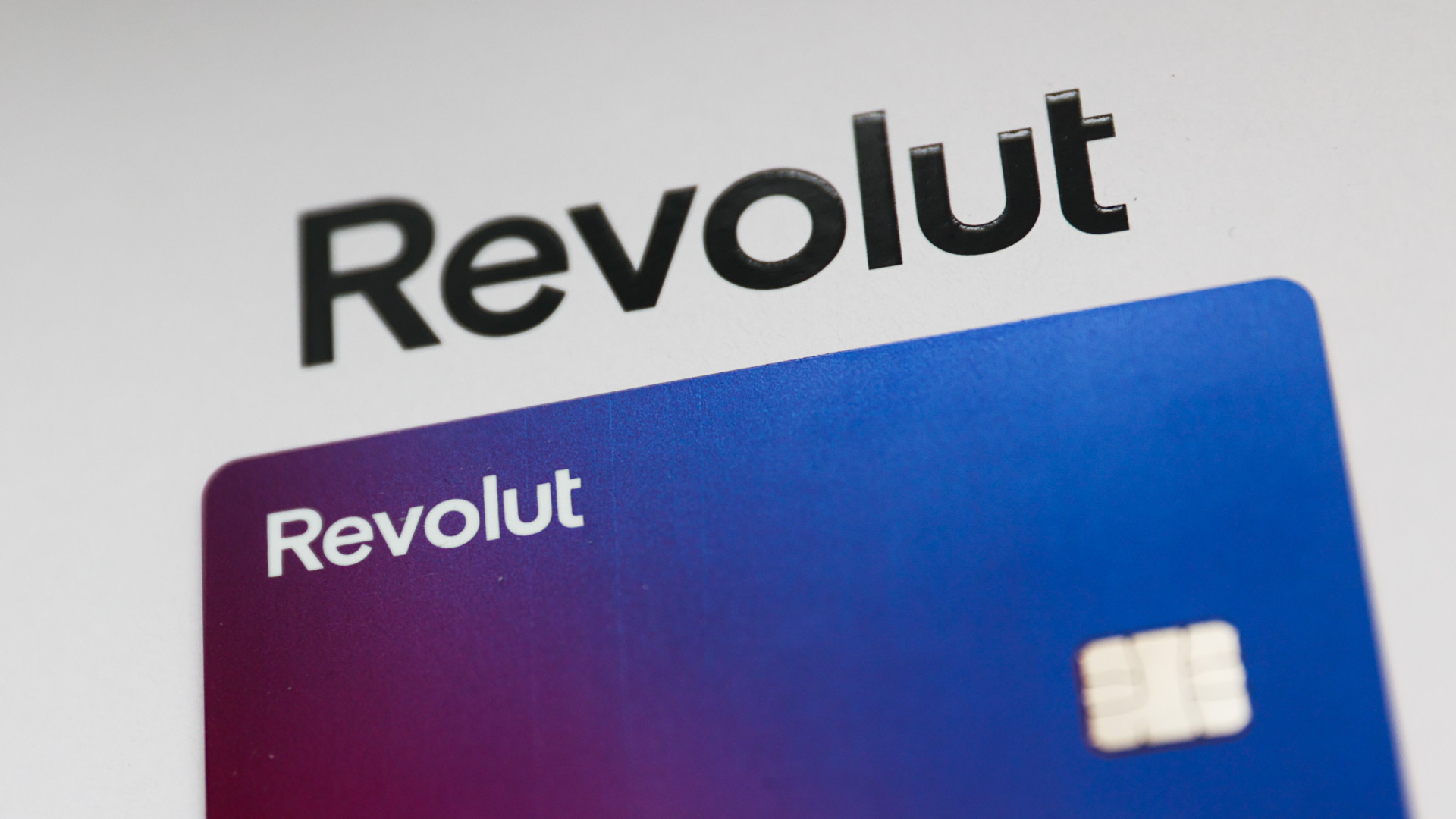 Végre meglépték: sokakat érintő változás jött a Revolut bankkártyáinál