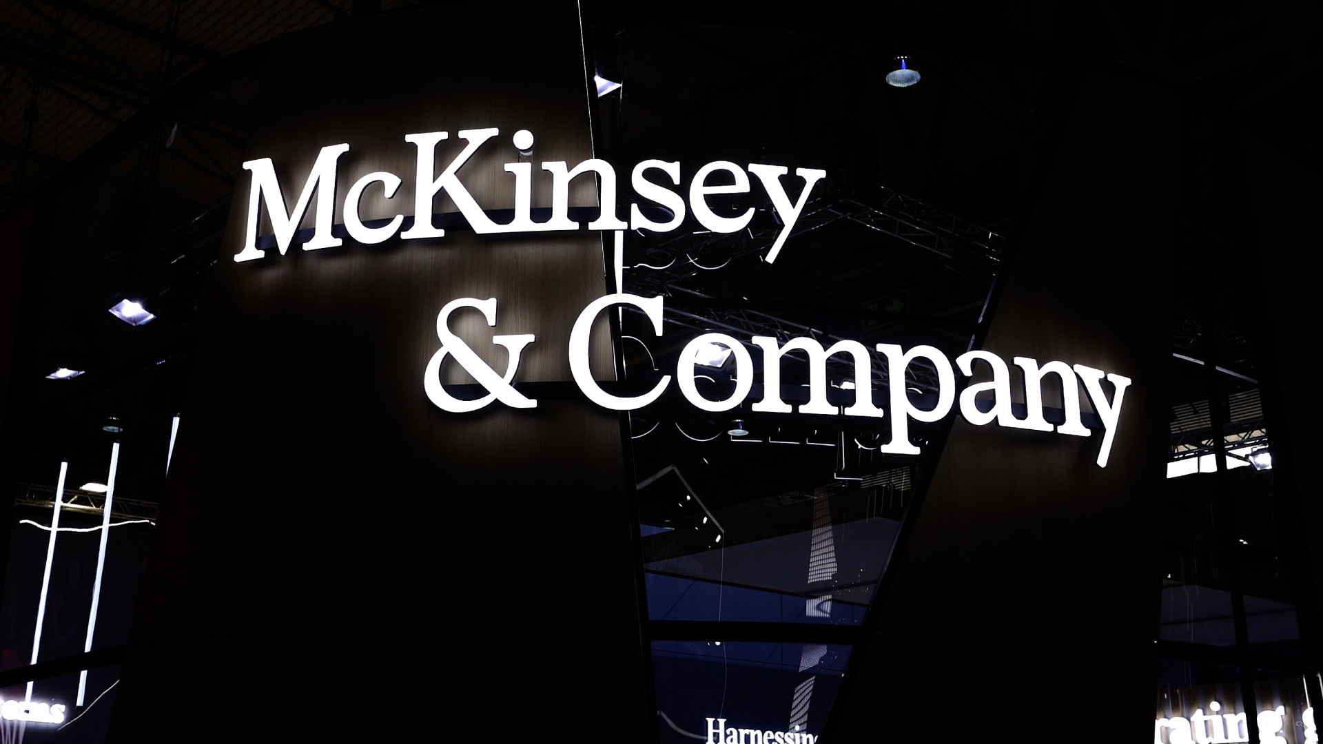 McKinsey: a tetszetős felszín alatt értéket pusztít a bankszektor, el kellene érni a szökési sebességet