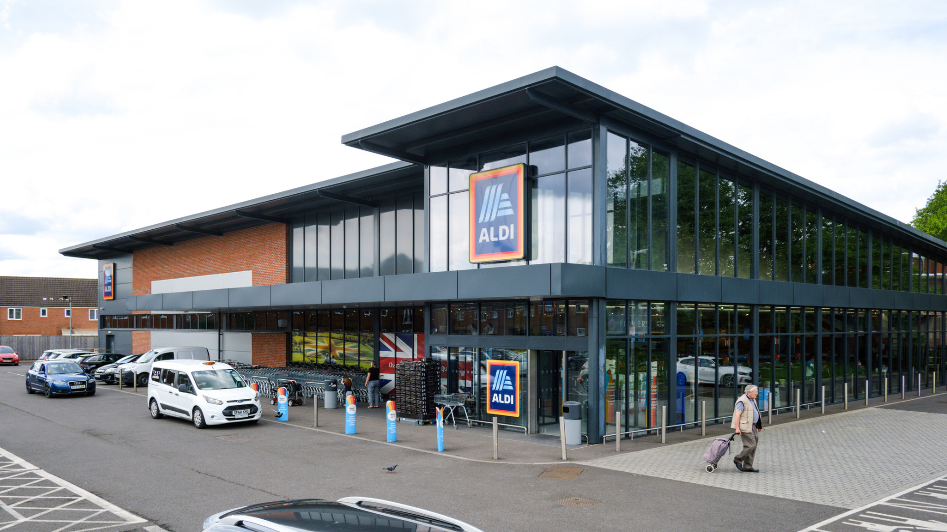 Kimondta az Aldi brit vezére: óriási átverés lehet a hűségkártyás kedvezmény