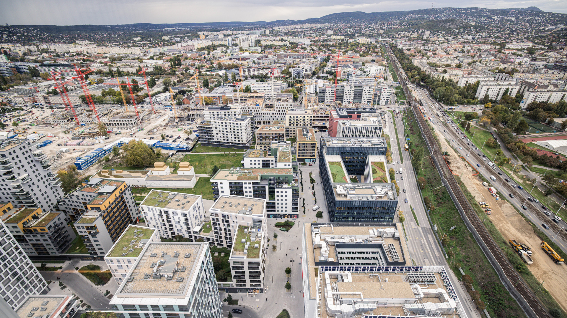 Nekimegy az új kormány a kiemelt beruházásoknak: veszélyben az Otthon Start lakóprojektjei?