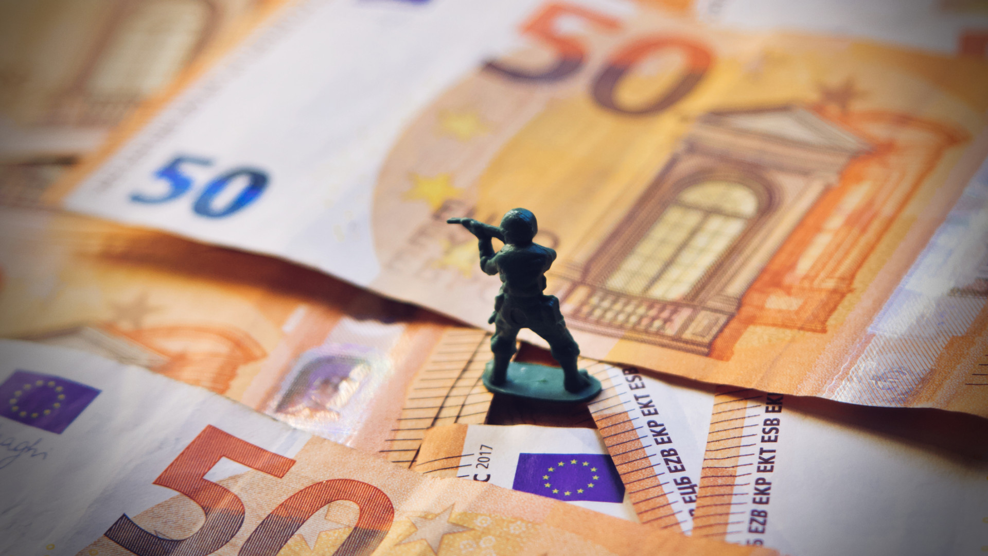 Jön az első európai háborús kötvény, 3,4%-ot fizethet euróban – Forrás: Portfolio.hu