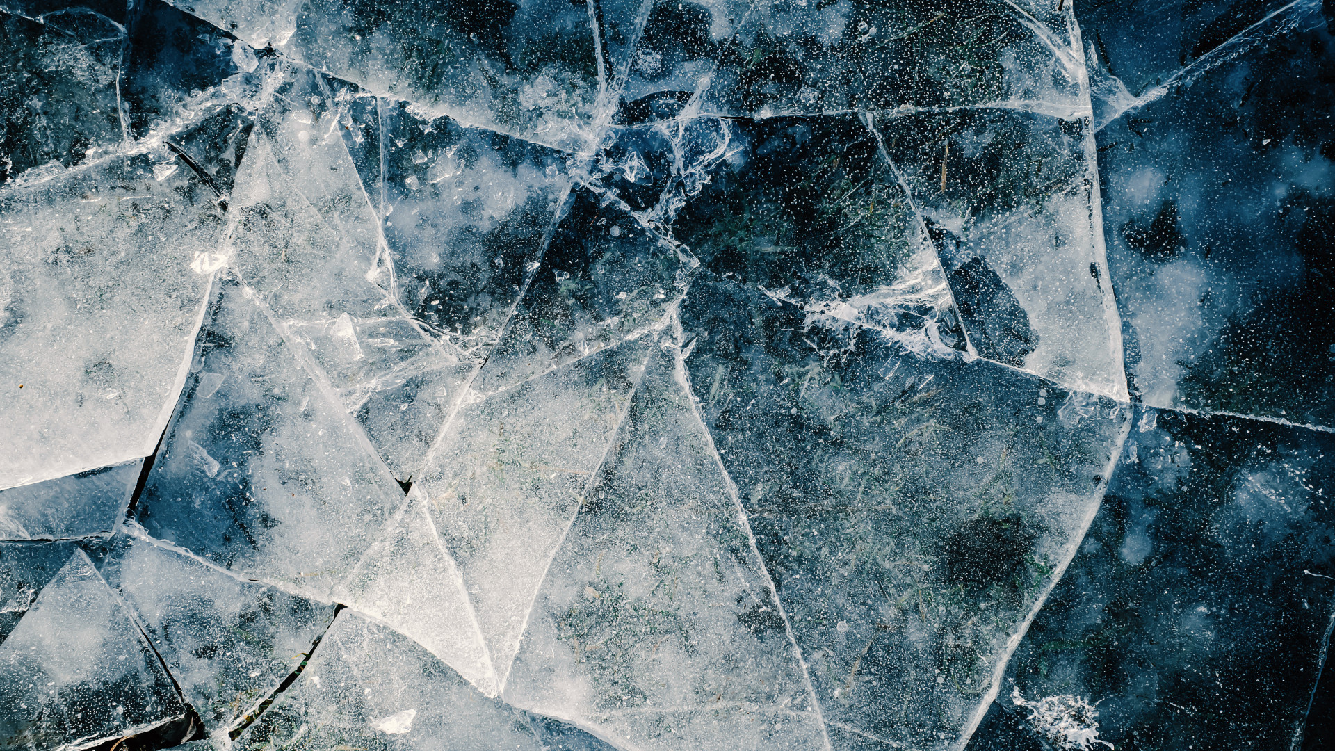 Teljesen befagyott a magyar tó!