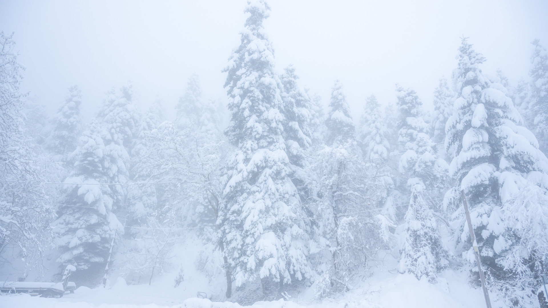 Kritikus órák jönnek Magyarországon: hótorlaszok béníthatnak meg egész megyéket