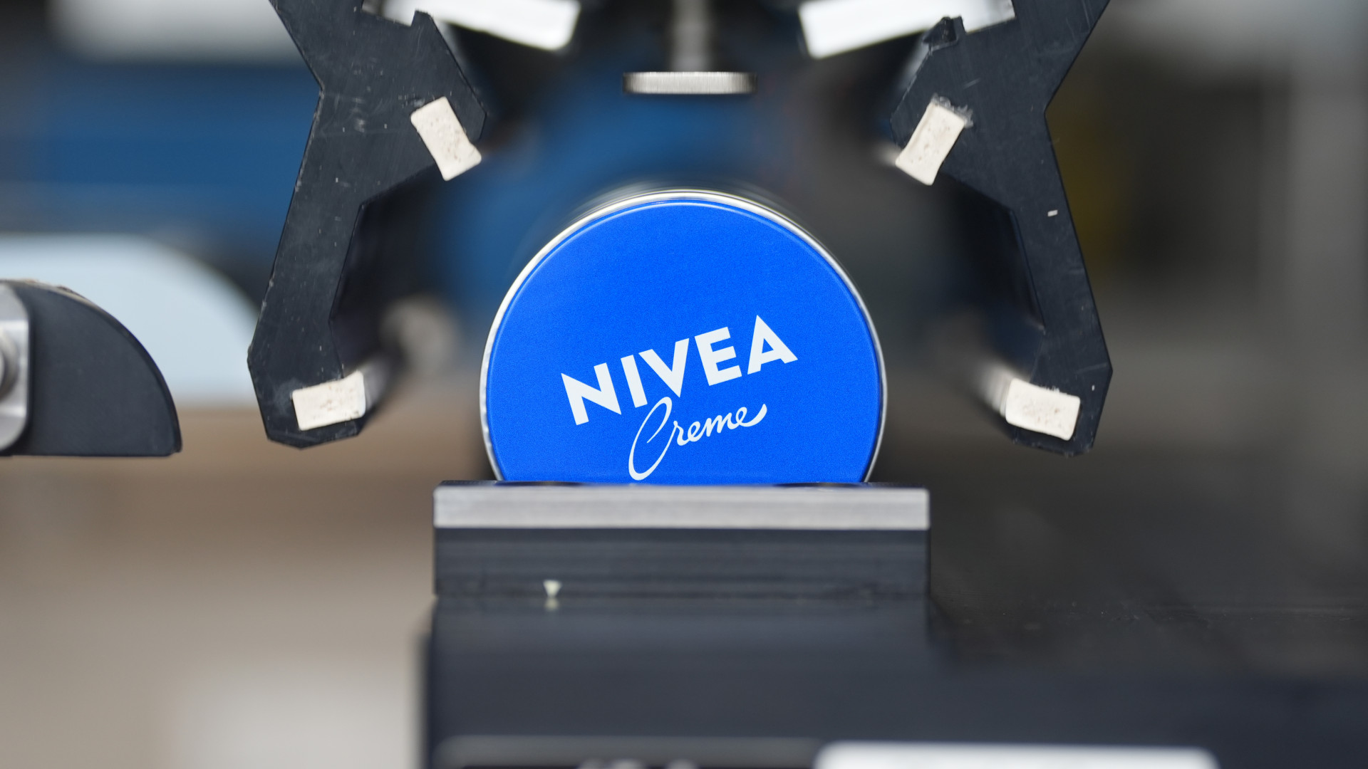 Padlót fogott a Nivea anyacége: épp most veszíti el értékének közel ötödét