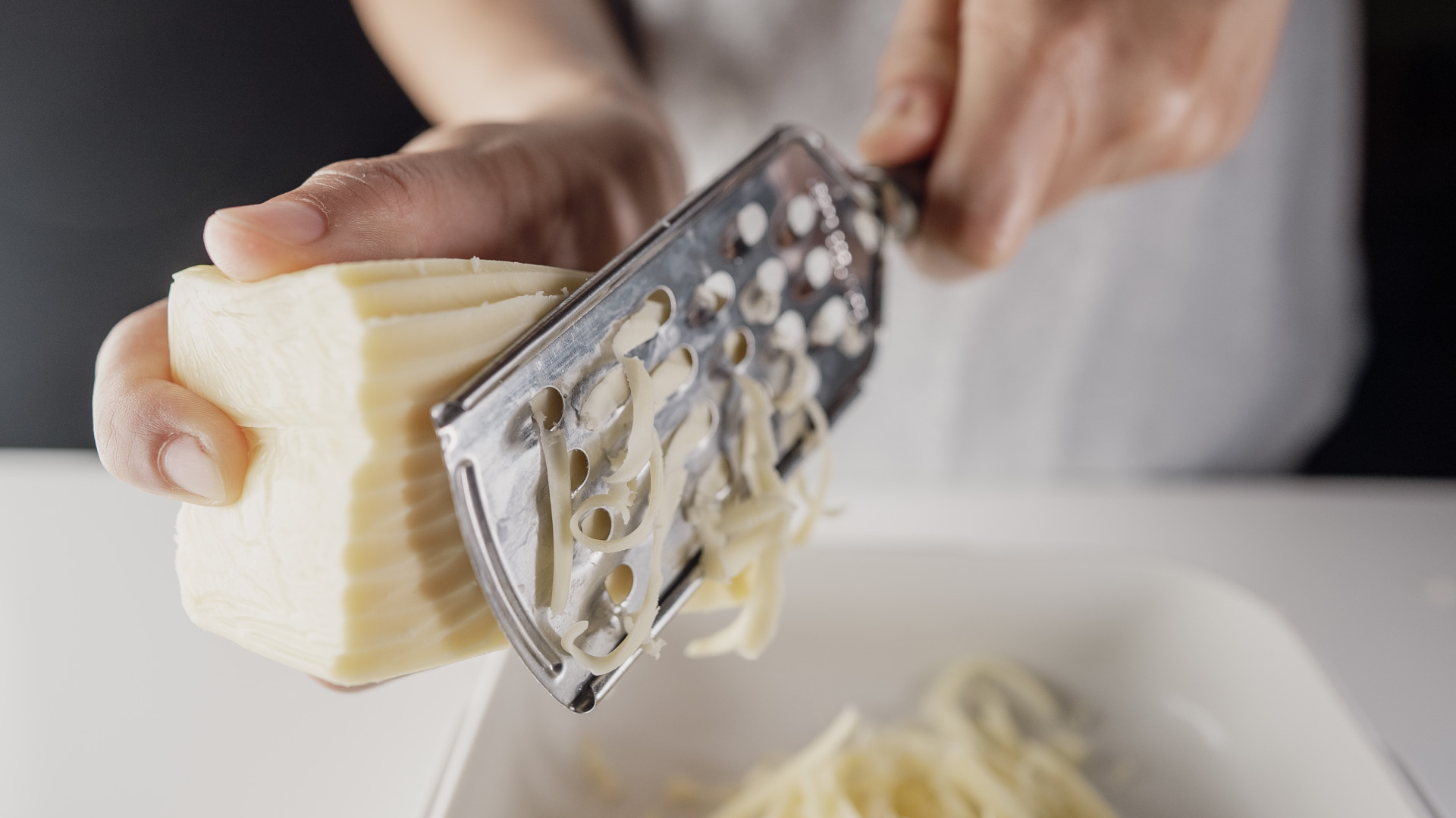 Évek óta nem láttunk ilyet a magyarok kedvenc sajtjánál – Mutatjuk a boltláncok árait