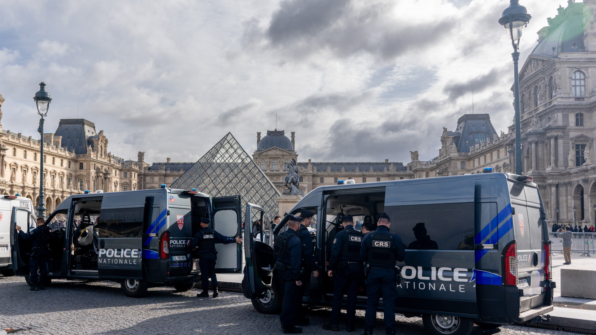 A Louvre-t nem egy "hollywoodi" profi banda rámolta ki