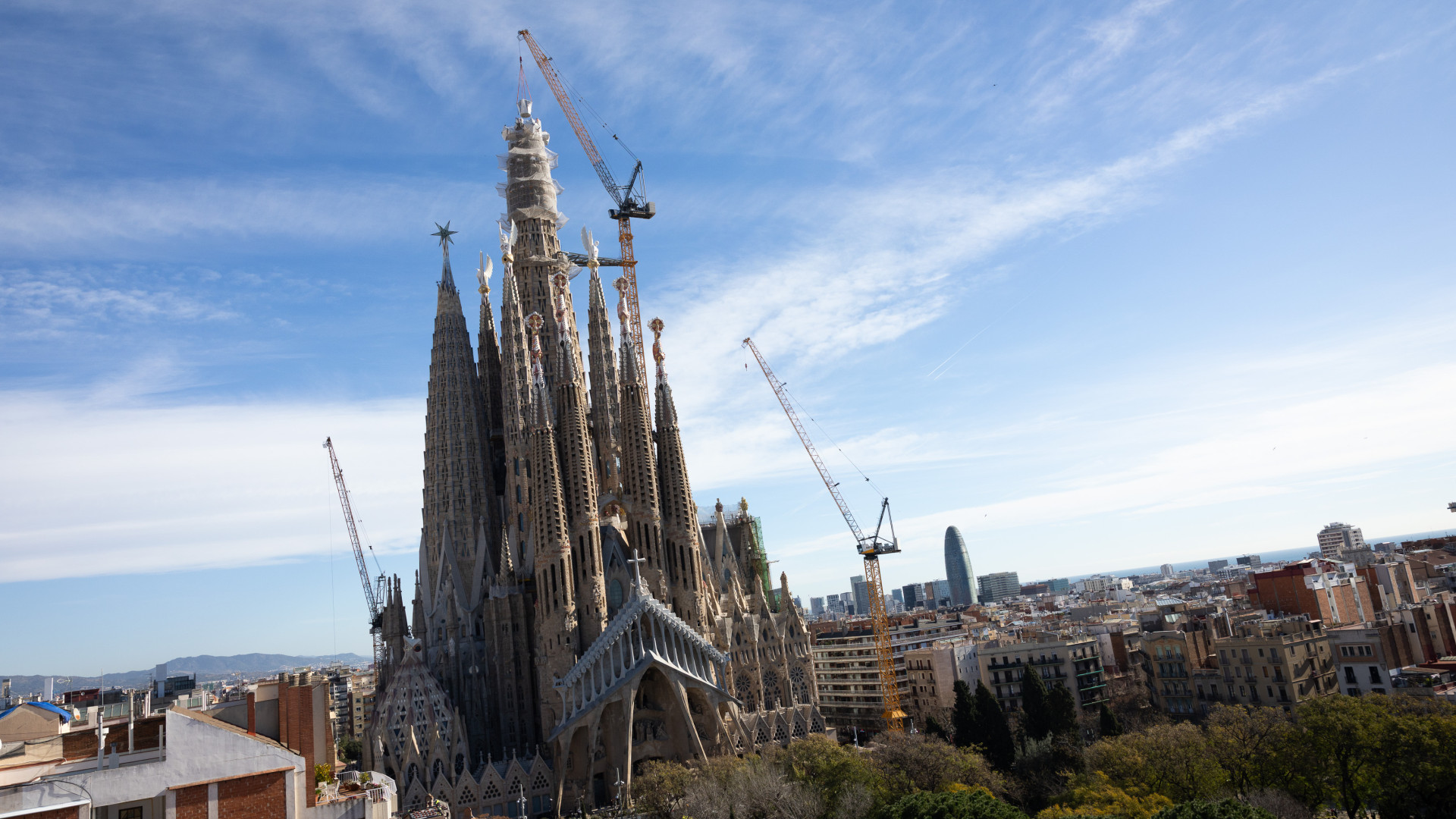 Helyére emelték az utolsó darabot: hivatalosan is ez lett a világ legmagasabb temploma