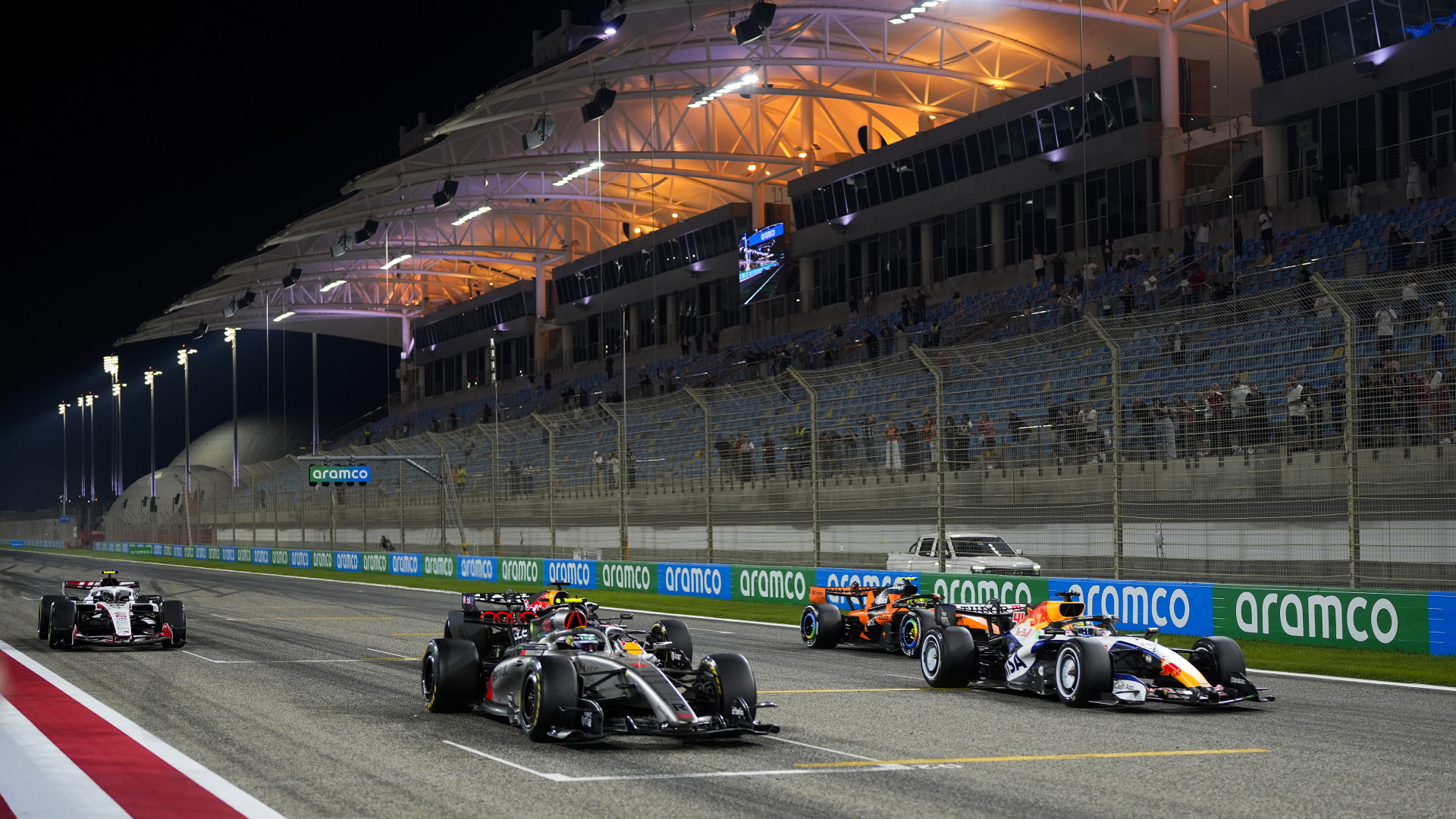 Megtörténhet az, amitől a rajongók tartottak: háborús fenyegetés húzhatja keresztül a világ legnépszerűbb autósportjának szezonját