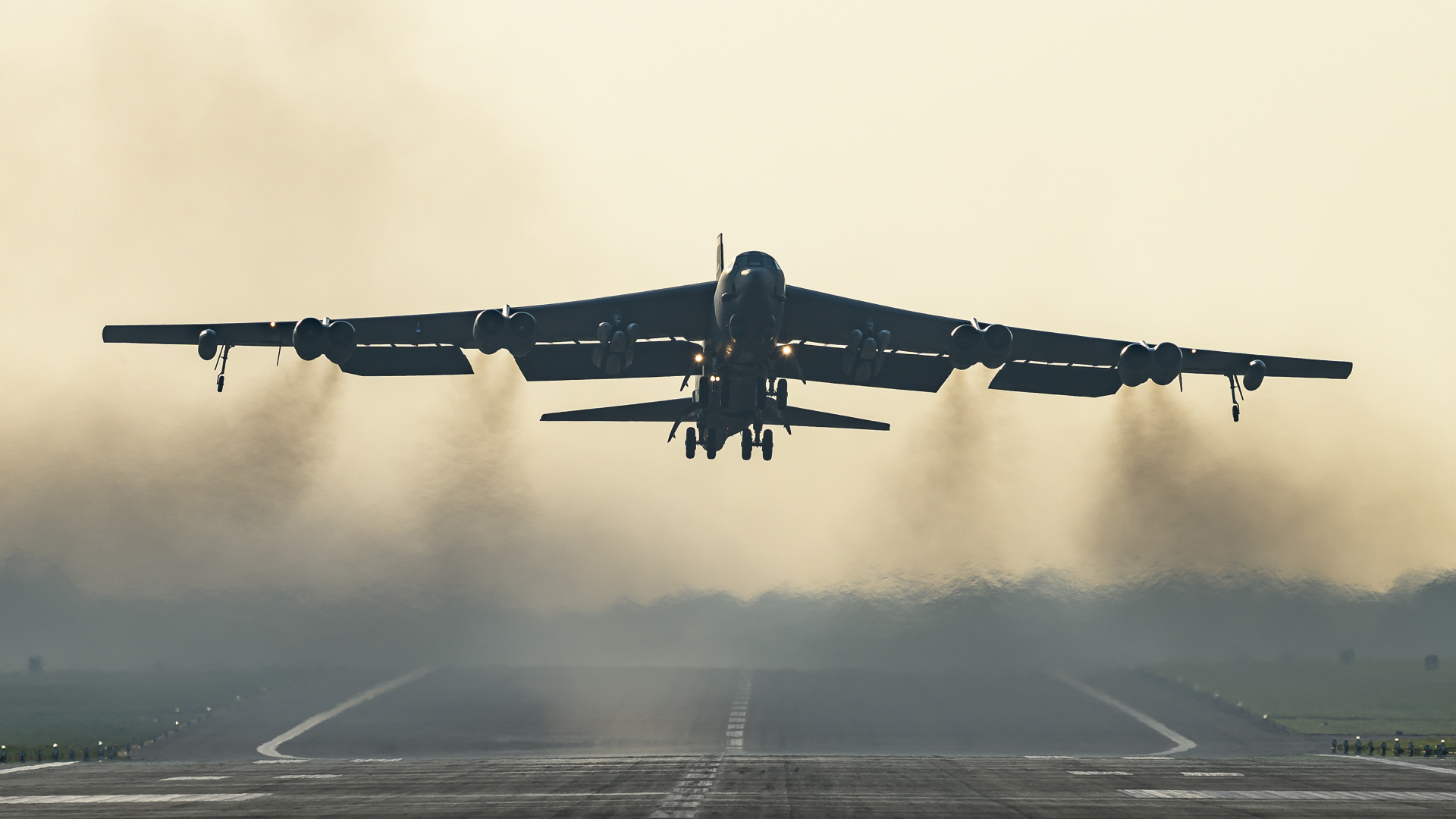 Árulkodó fotók buktatták le a légierőt: kiderült, milyen fegyverekkel indulnak az amerikaiak az iráni bunkerek ellen