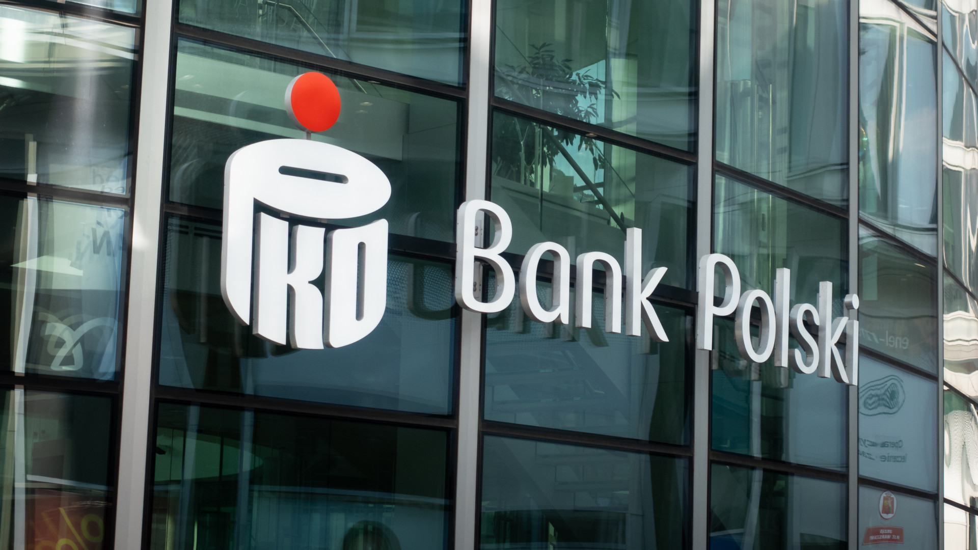 Az MBH egyik üzletágára fájhat a lengyel bankóriás foga, de Mészáros Lőrinccel nem akarnak közösködni