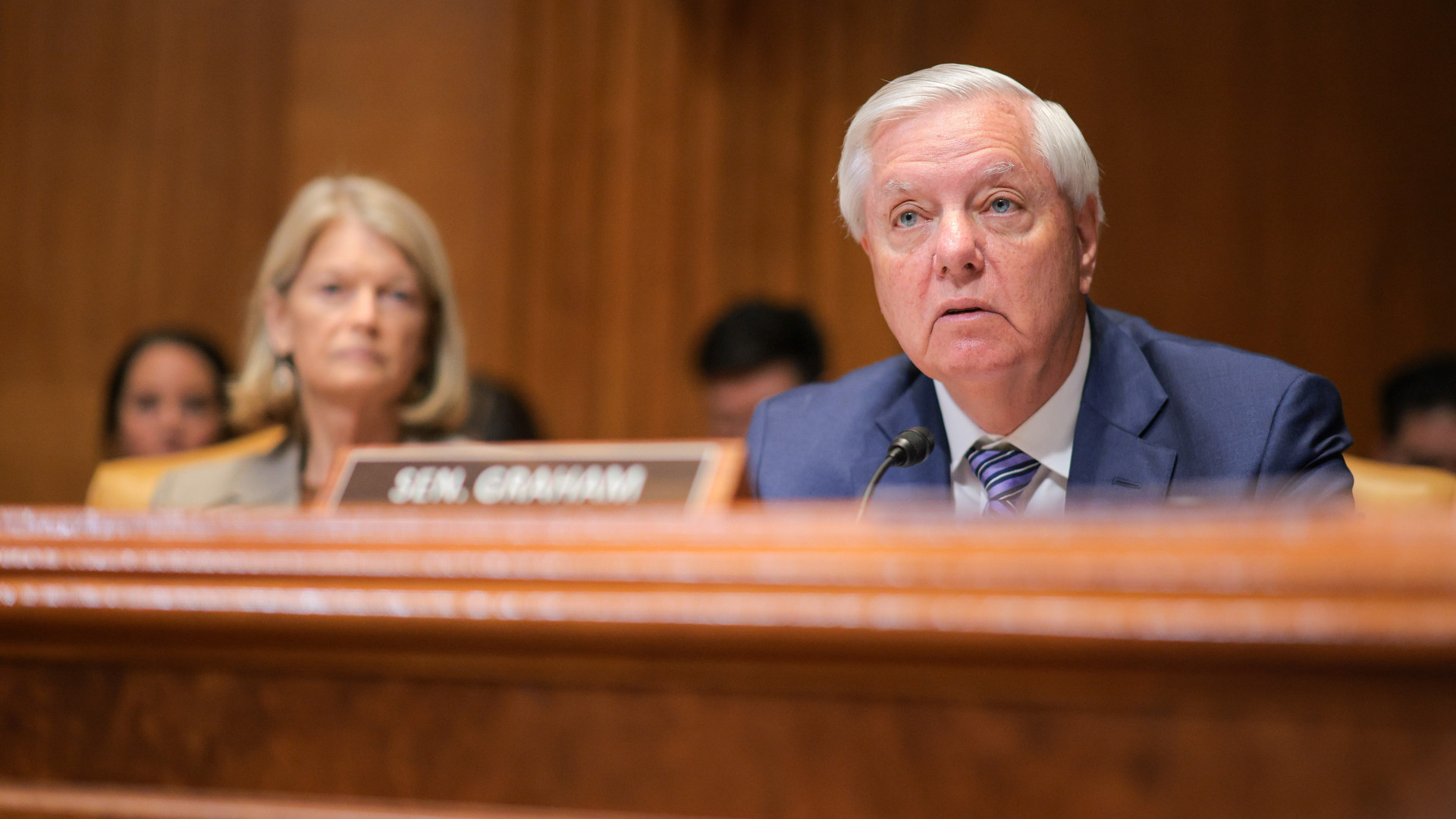 Sorra búcsúznak a vezetők Lindsey Grahamtől