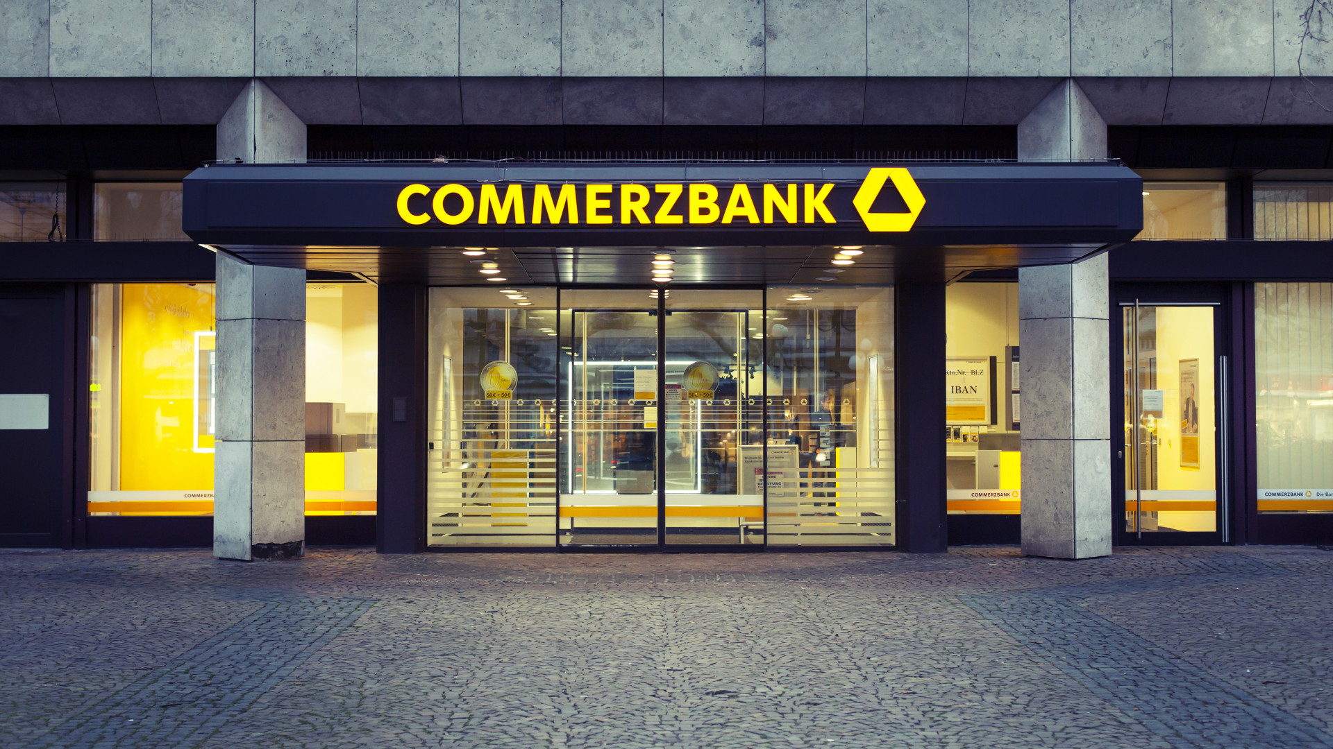 Kimondta a Commerzbank: formálisan is elutasítja az UniCredit közeledését
