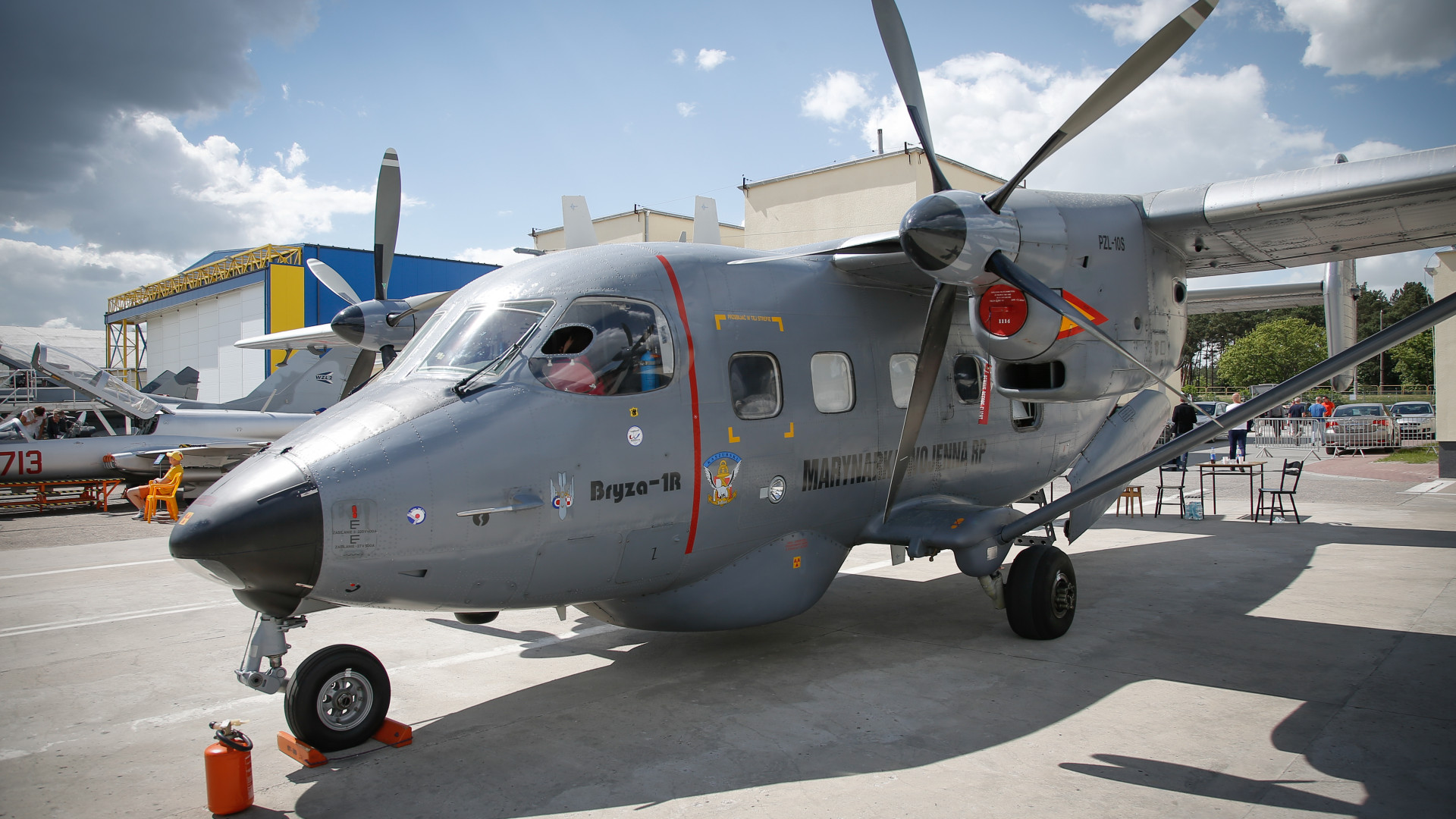 Váratlan húzás: repülő erődöt csinálnak egy ártalmatlan gépből, hogy megmentsék a méregdrága vadászokat