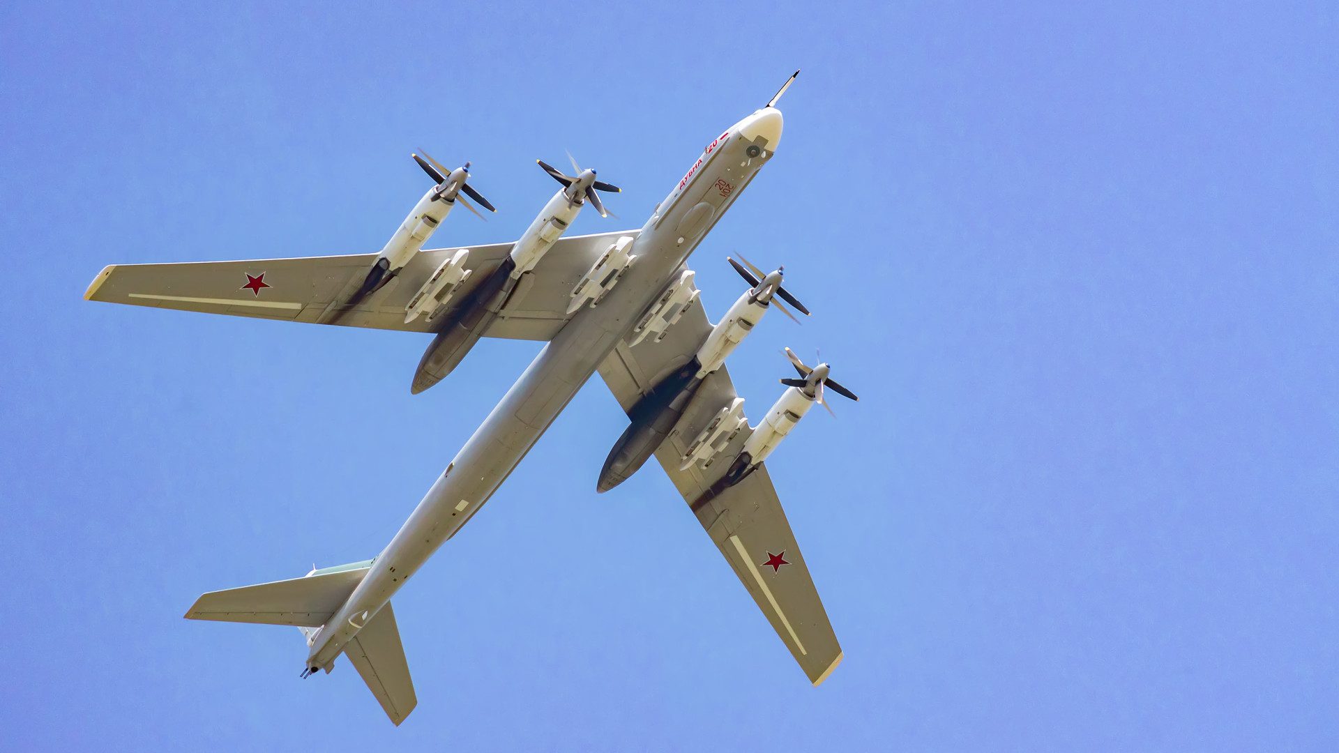 Feszült pillanatok a Japán-tengernél: vadászgépeket küldtek az orosz nukleáris bombázókra