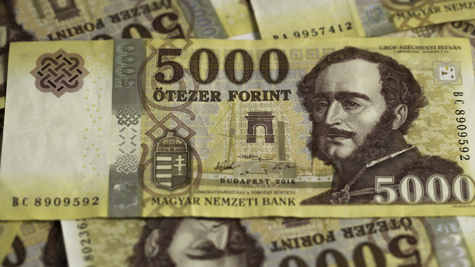 Tisza-kormány: eltörlik a kamarai hozzájárulást, vizsgálat indul Szijjártó Péter ügyében