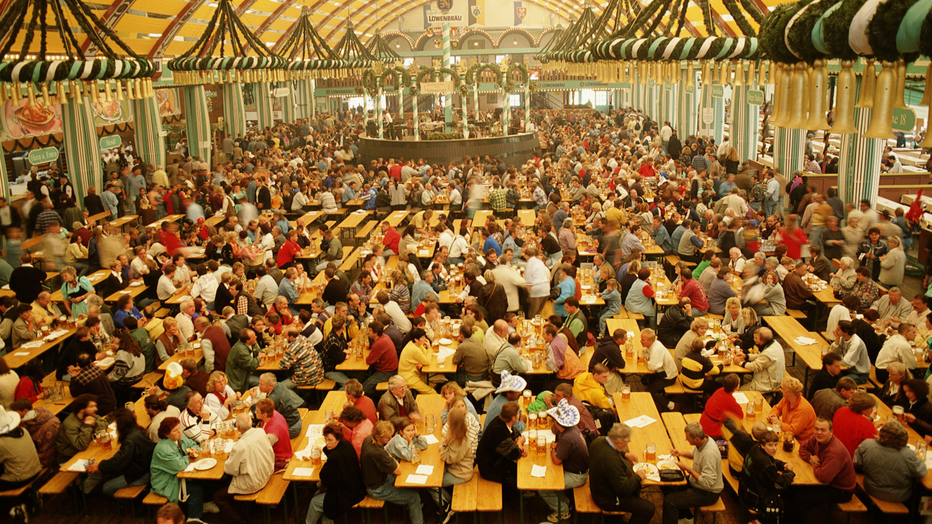 Soha nem voltak még ennyien az Oktoberfesten, 6,7 millió korsó sör fogyott el