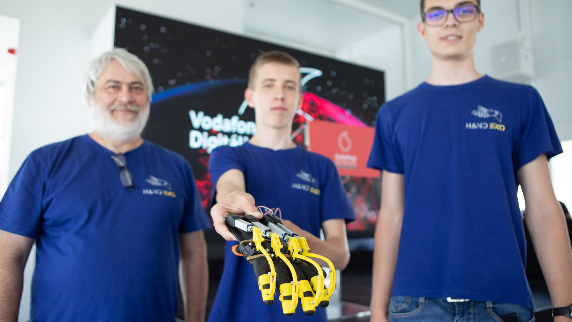 Videó: kéz-ortézist és nyelvtanulást segítő szoftvert is díjaztak az idei Vodafone Digitális Díjon Videó: kéz-ortézist és nyelvtanulást segítő szoftvert is díjaztak az idei Vodafone Digitális Díjon