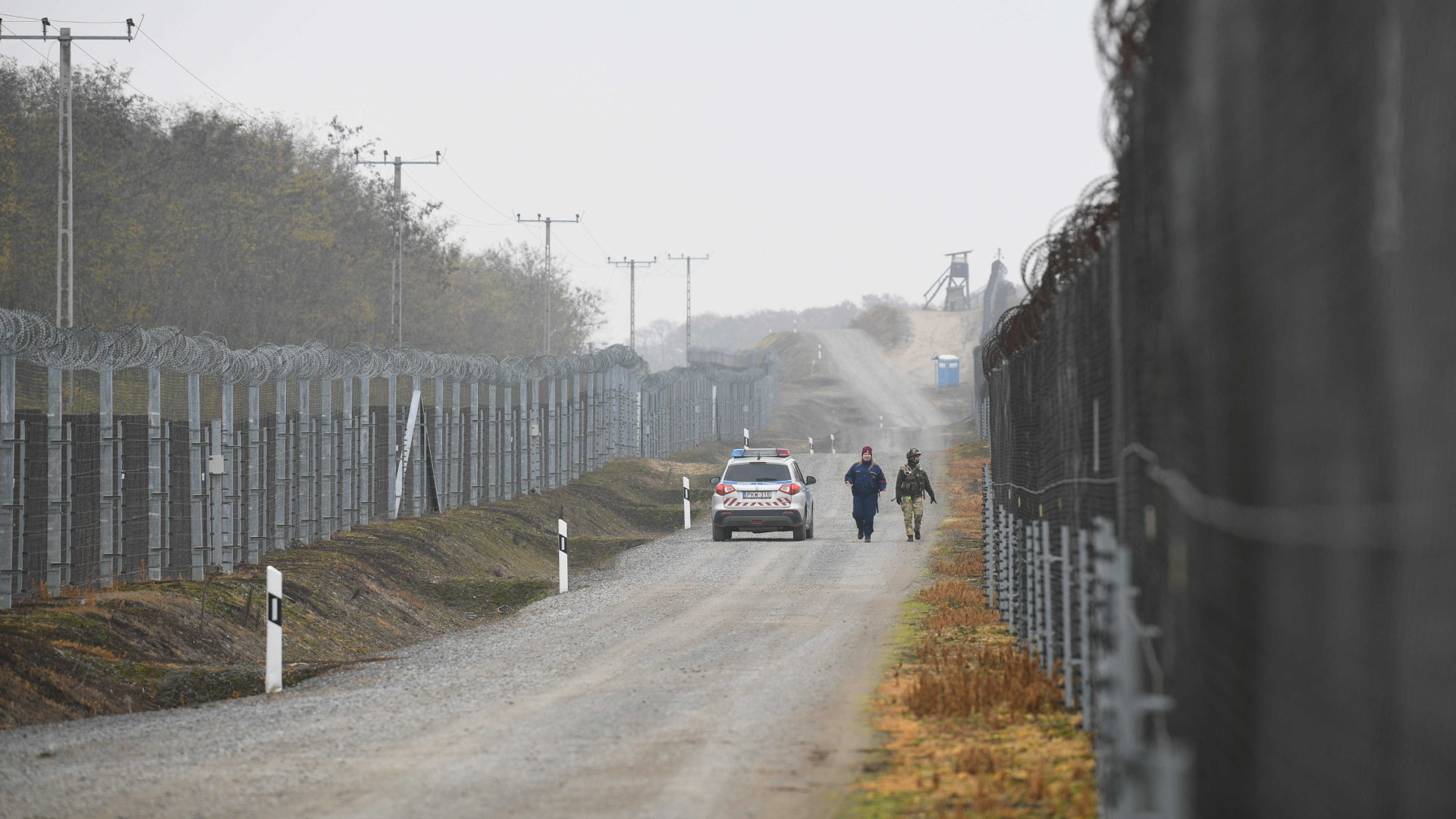 Napi egymillió euró ég el Magyarországon – Magyar Péterék már 135 milliárd forintot spórolnának rajta
