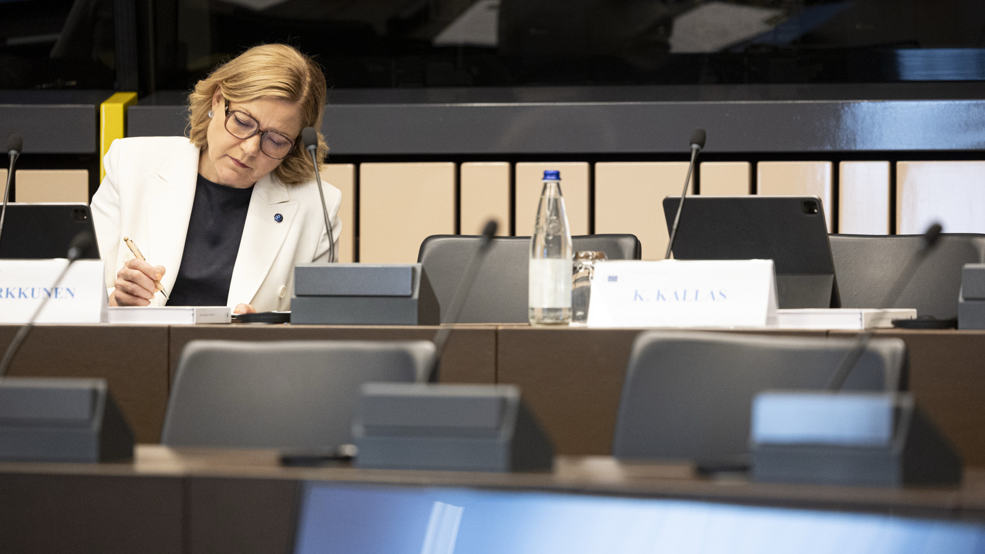 Uniós alelnök a Portfolio-nak: nem kerülhetünk olyan helyzetbe, hogy valakinek vészleállítás gombja legyen Európa kritikus gazdasági tevékenységéhez