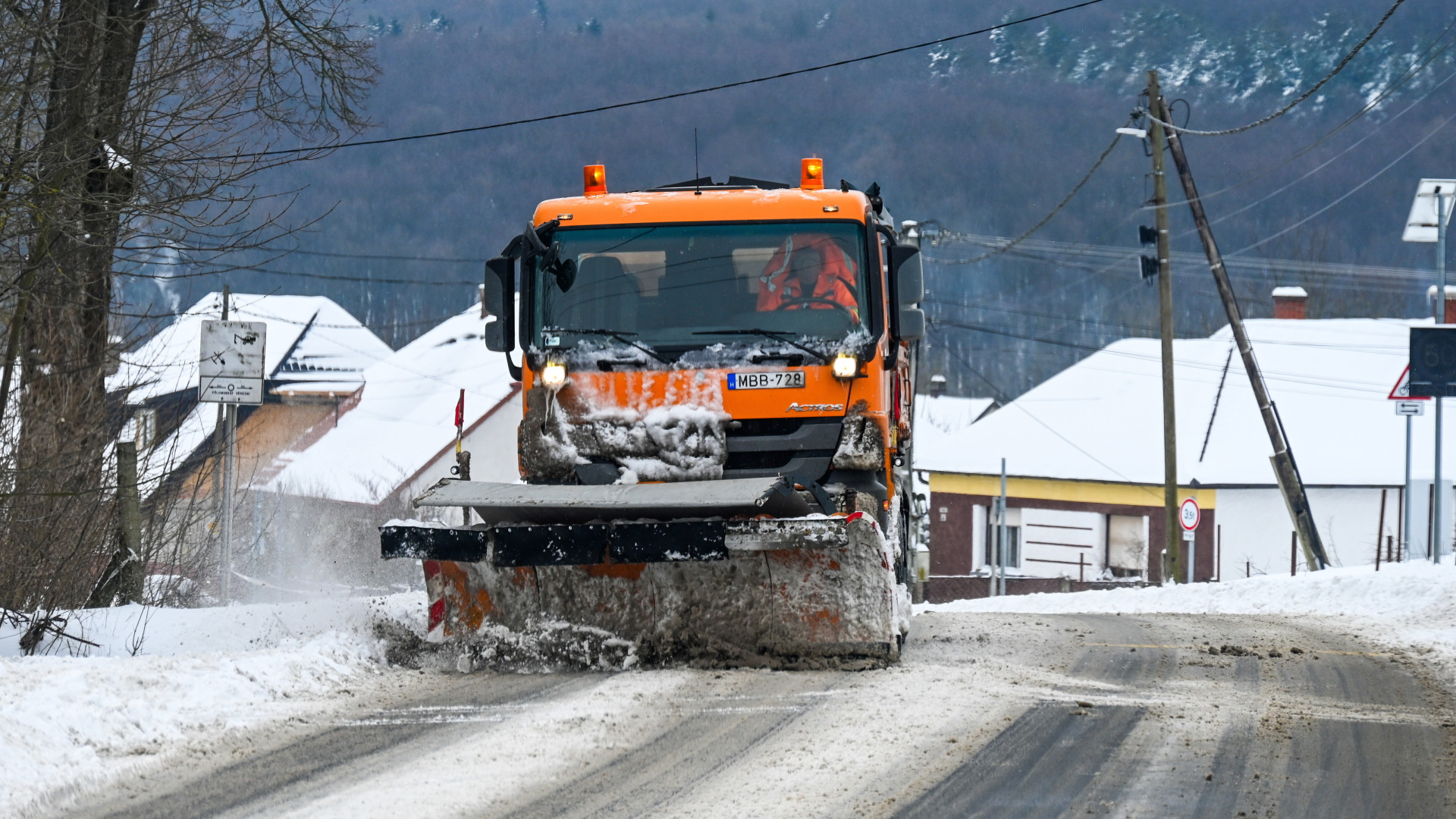 Friss időjárás-előrejelzés: rövid pihenő után ismét bekeményít a tél, újabb hidegfront hoz havazást és hózáporokat