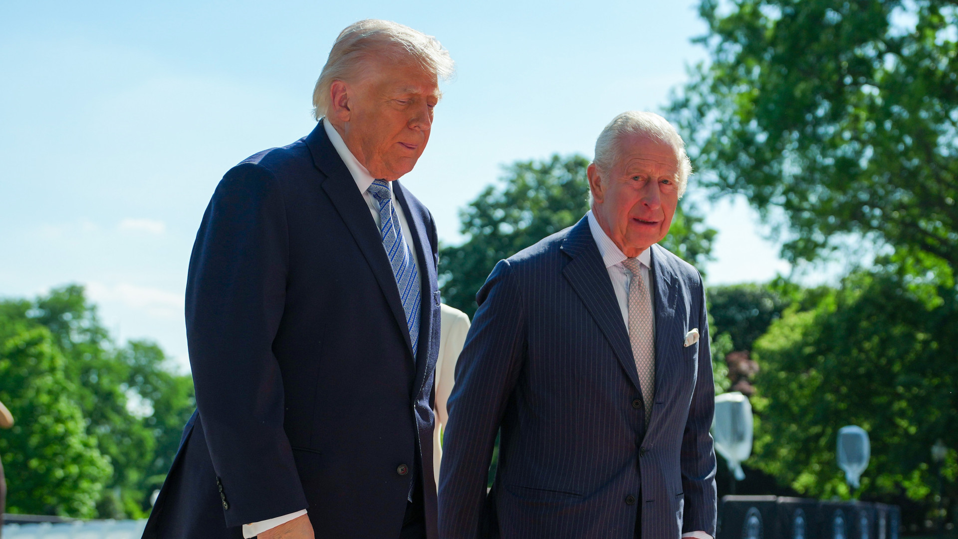 Nem akar Zelenszkij sorsára jutni III. Károly király, meglepő óvintézkedést tettek a Trumppal való találkozóján