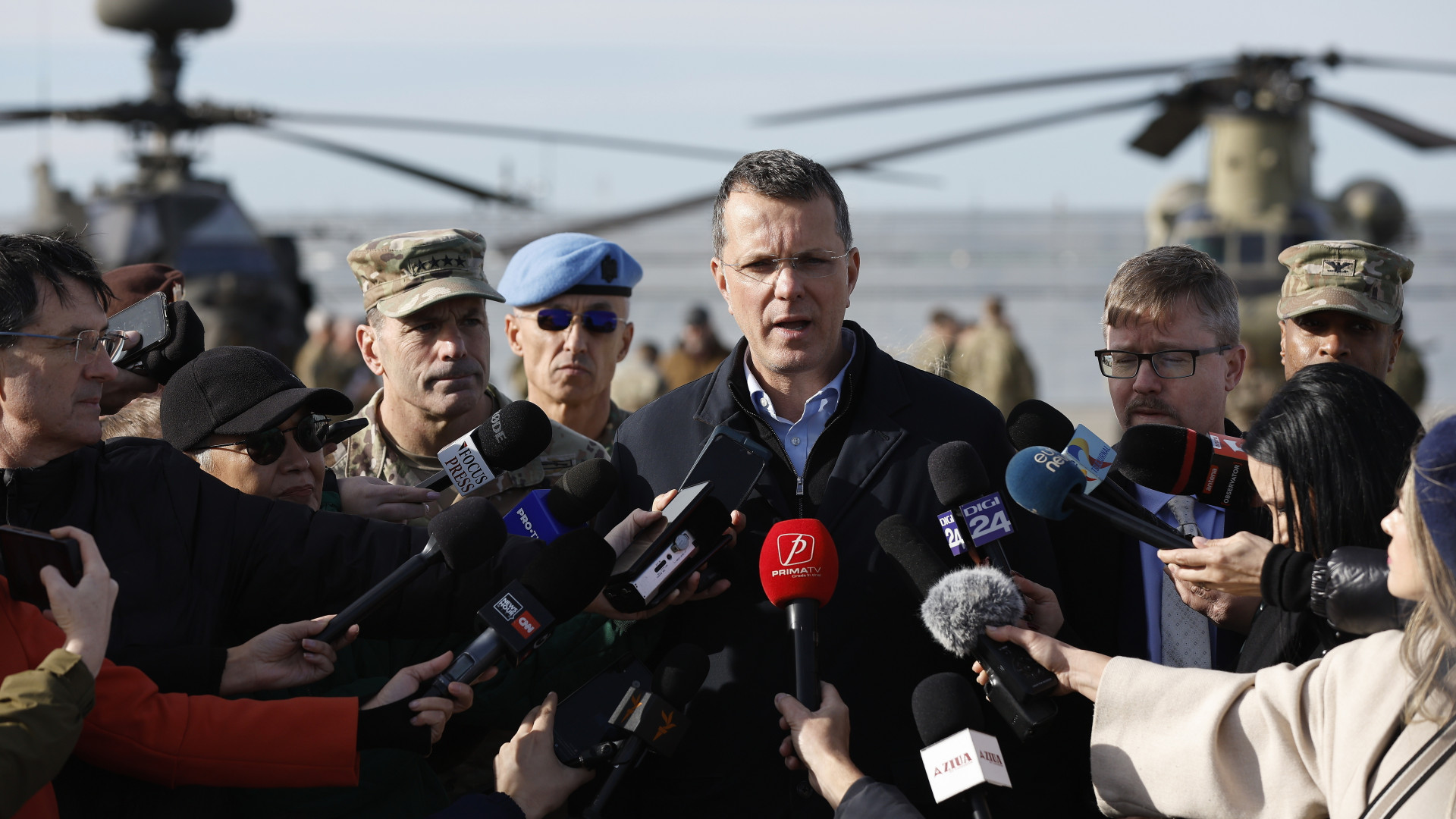 Meghamisította az önéletrajzát, lemondott a kulcsfontosságú NATO-tagállam védelmi minisztere