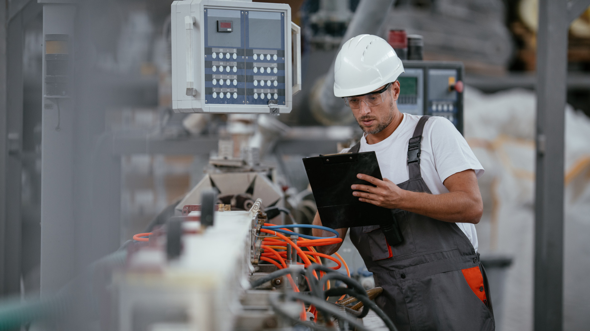 Nem kell a magyar ipart temetni, csak Németországon túlra is kell tekinteni
