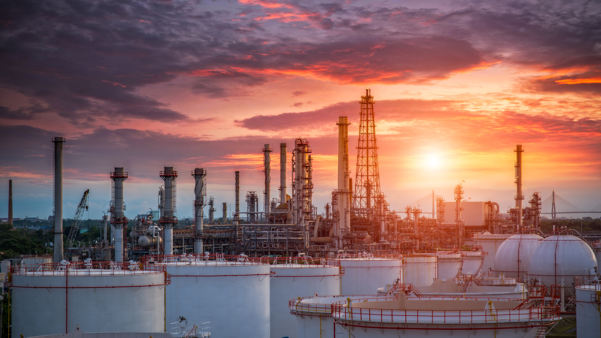 Kongatják a vészharangot a világ legnagyobb olajkereskedő cégei, szép lassan összeomlik a kereslet