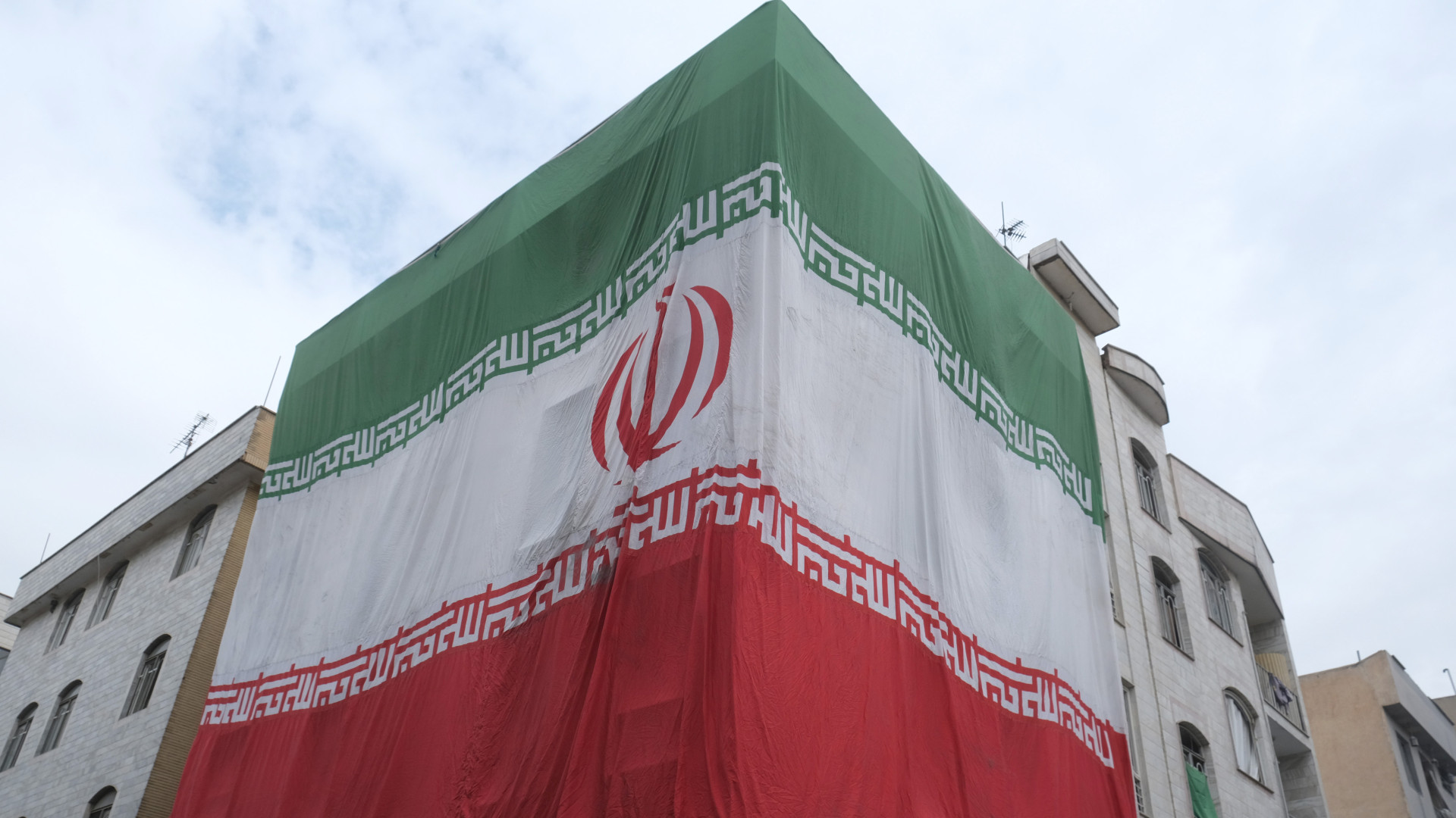 Új szakaszba lépett a háború: teljes megsemmisítéssel fenyeget Irán