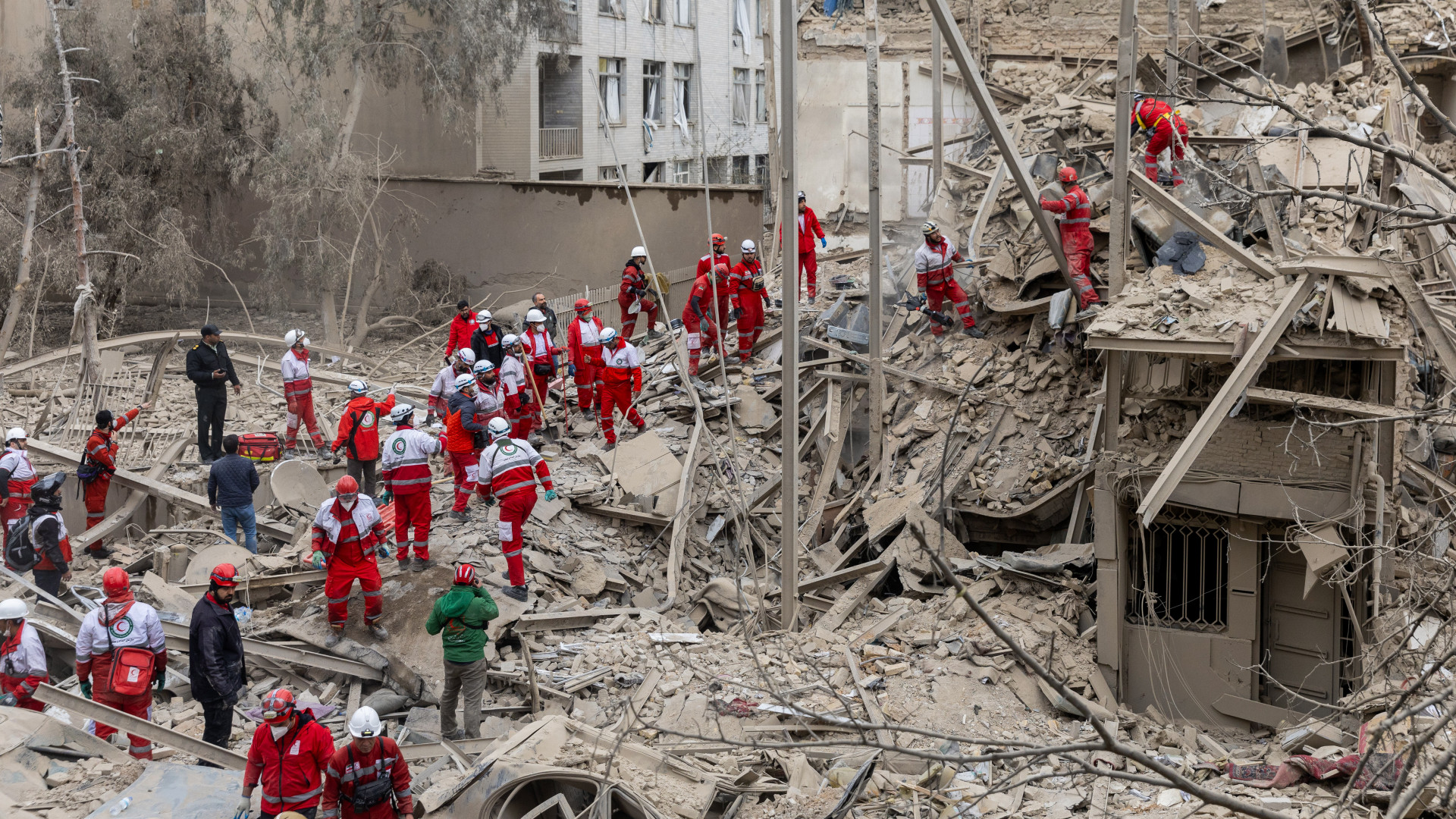 Felrobbantak az energiaárak, kazettás robbanófejekkel gyilkol Teherán, Irán megszállását tervezi Donald Trump - Hírfolyamunk az iráni háborúról csütörtökön