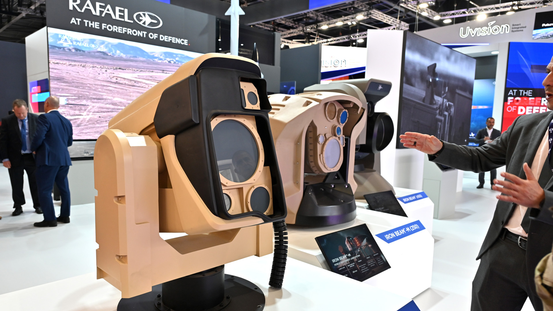 Jön a 100 kilowattos „Vassugár” és önjáró „mennydörgés”: bevetésre kész a két új csúcsfegyver – Forrás: Portfolio.hu