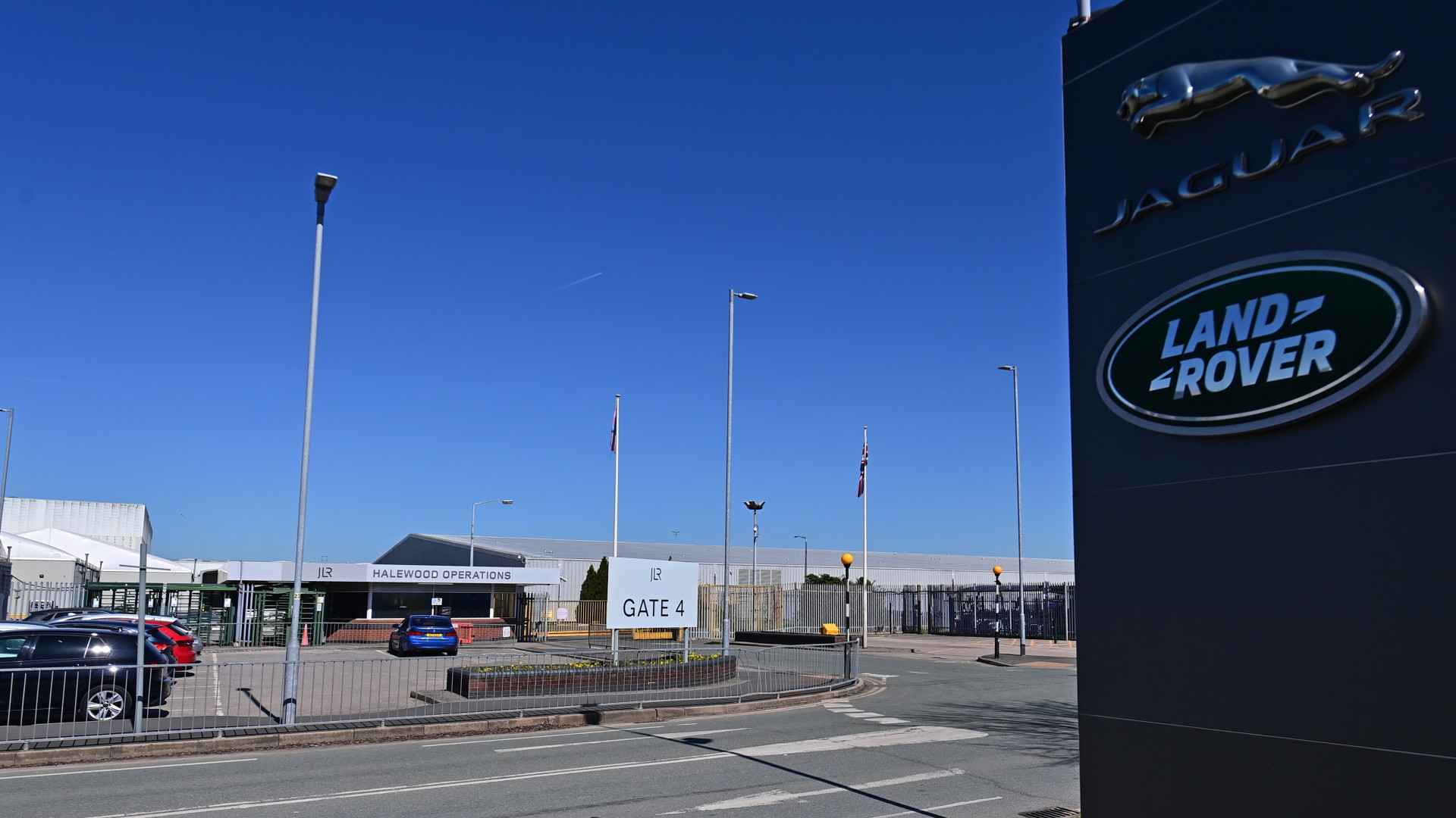 Súlyos kibertámadás bénította meg a Jaguar Land Rover gyárait
