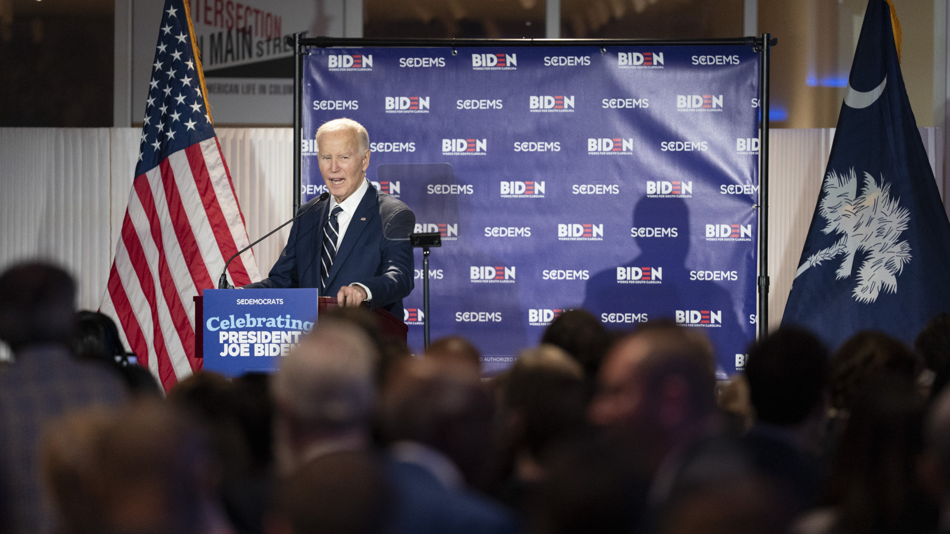 Visszatért az ember, aki legyőzte Trumpot, azonnal új támadást indított az elnök ellen