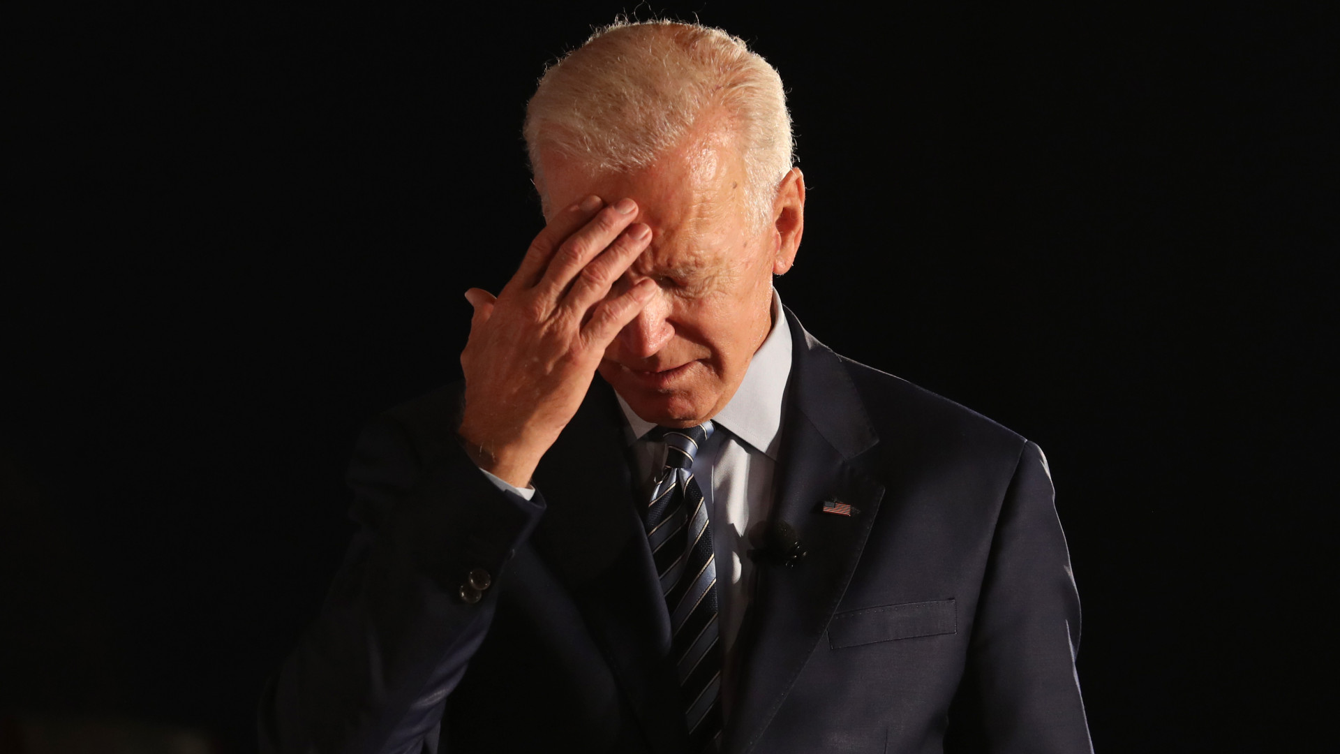 Váratlanul a válságszobába sietett Joe Biden – Vannak, akik már a legrosszabbról pletykálnak